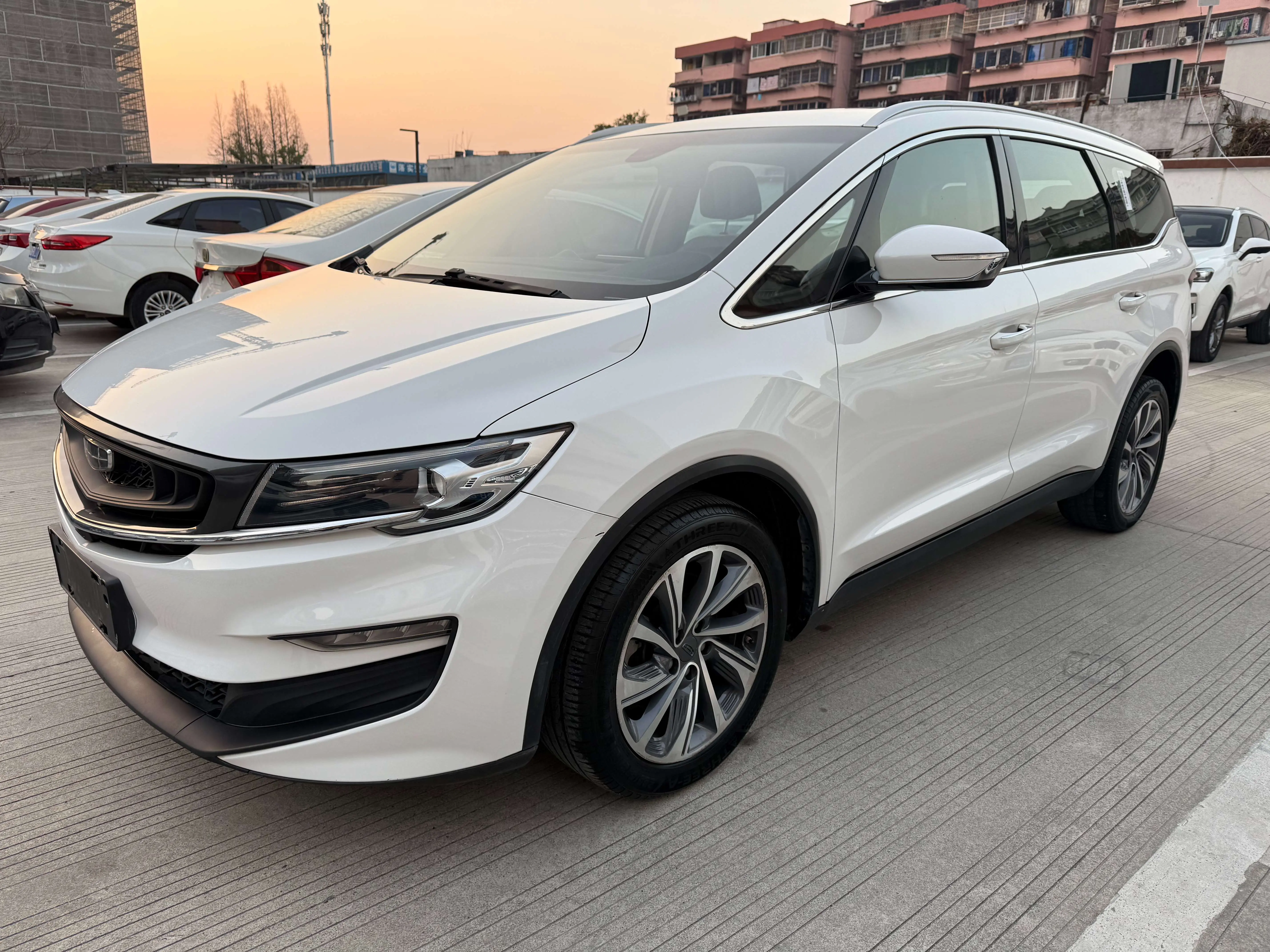 Geely Jiaji  из Китая