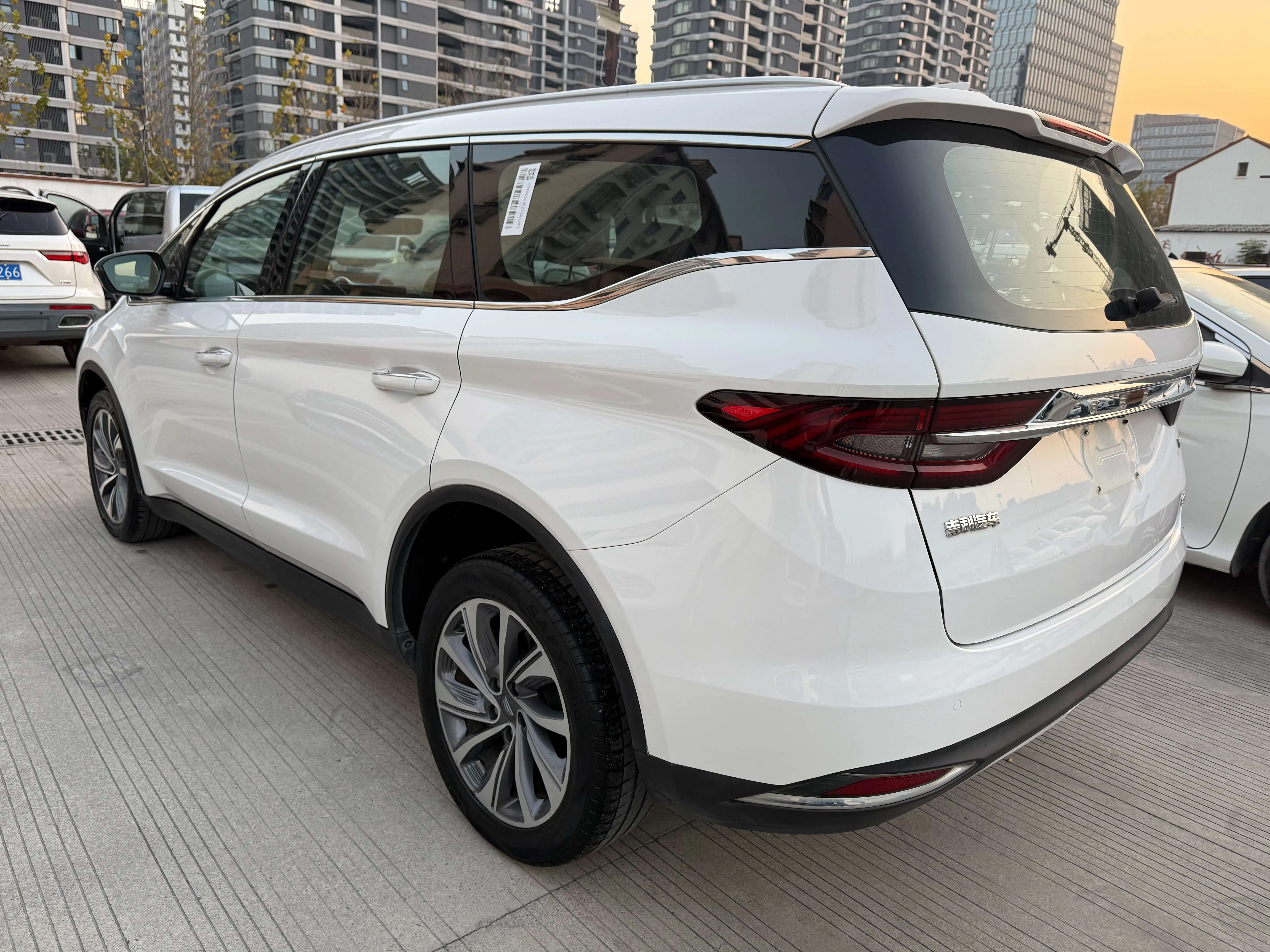 Geely Jiaji  из Китая