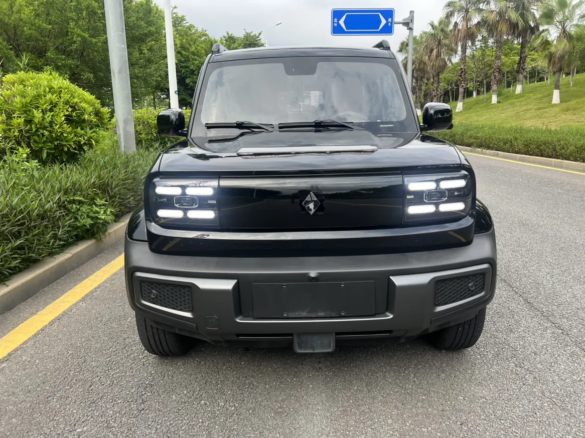 Baojun Yue Ye  из Китая