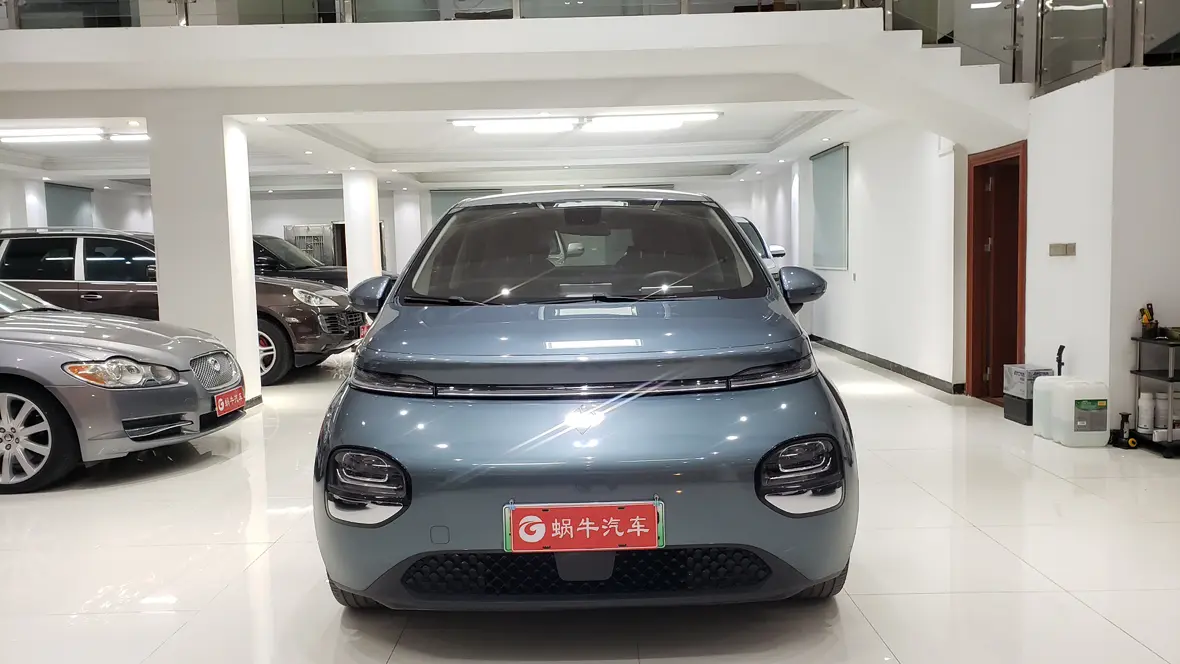 Baojun Clouds  из Китая