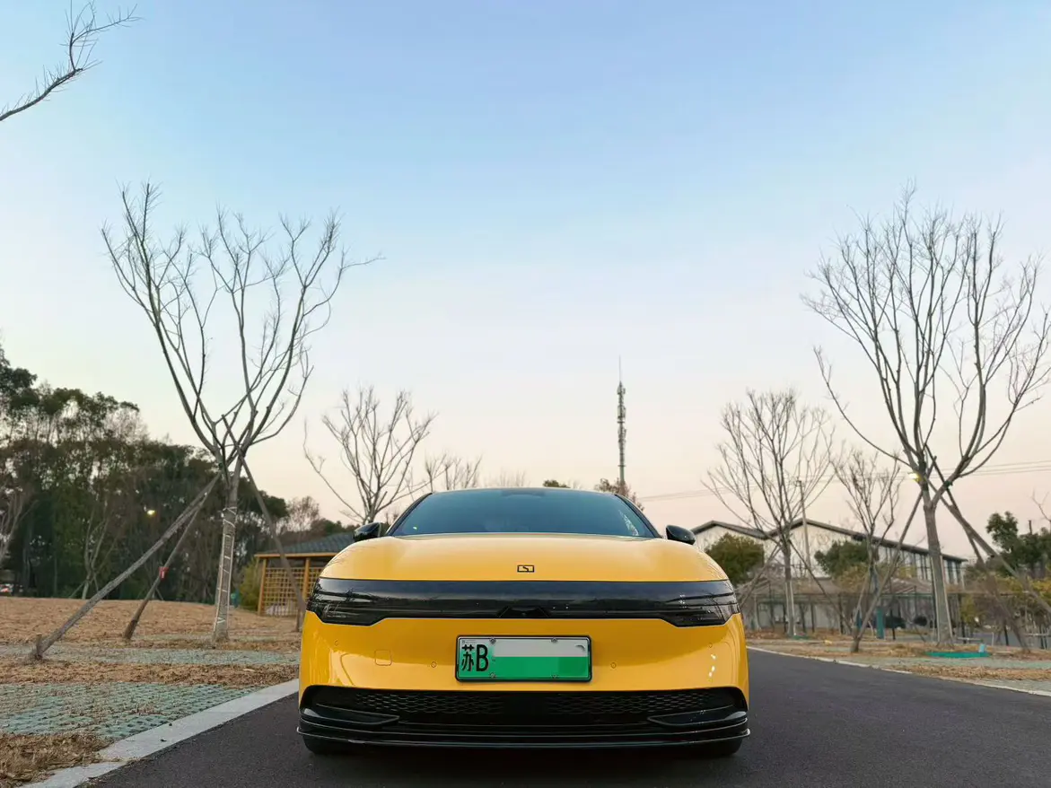 ZEEKR 007  из Китая