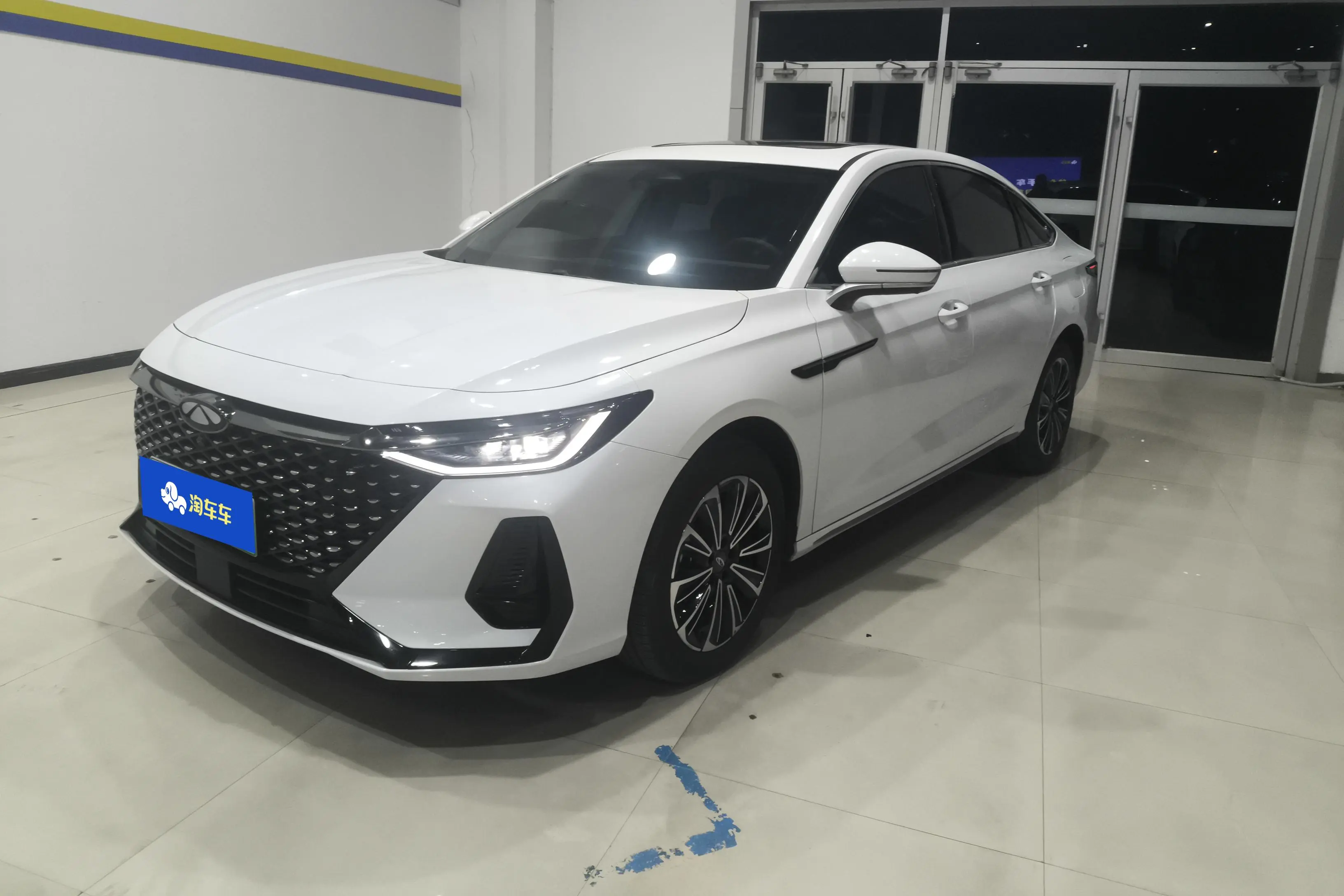 Chery Fengyun A8  из Китая