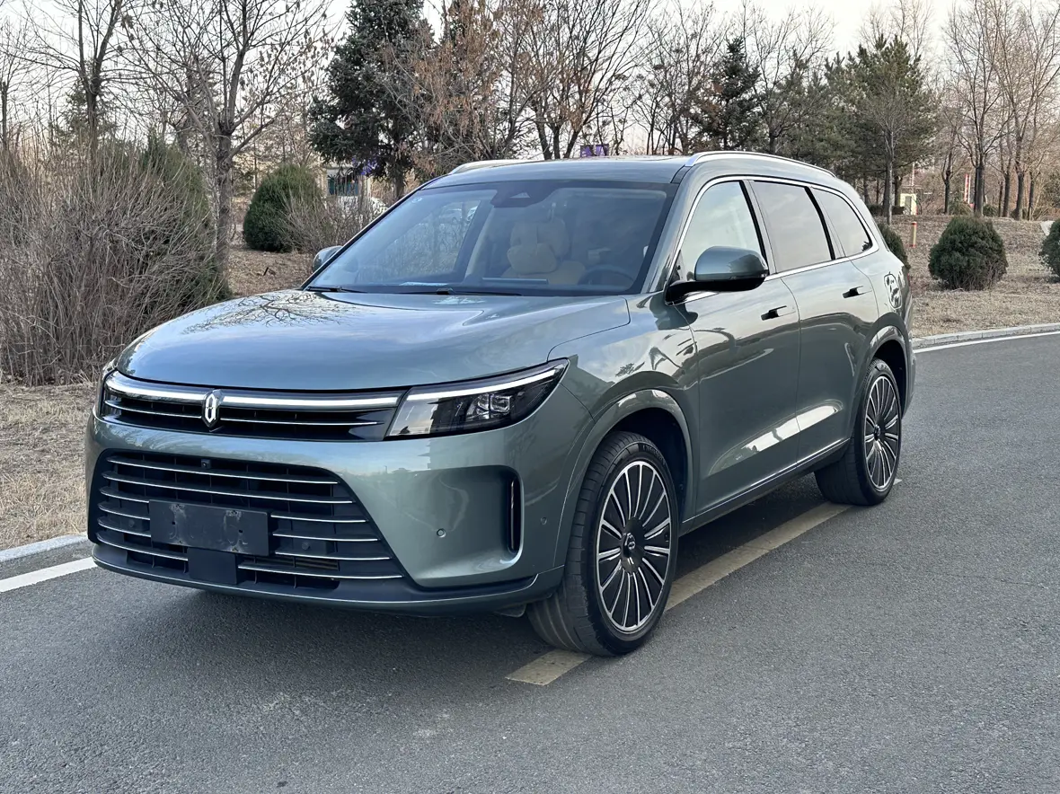 AITO M7 (Wenjie M7)  из Китая