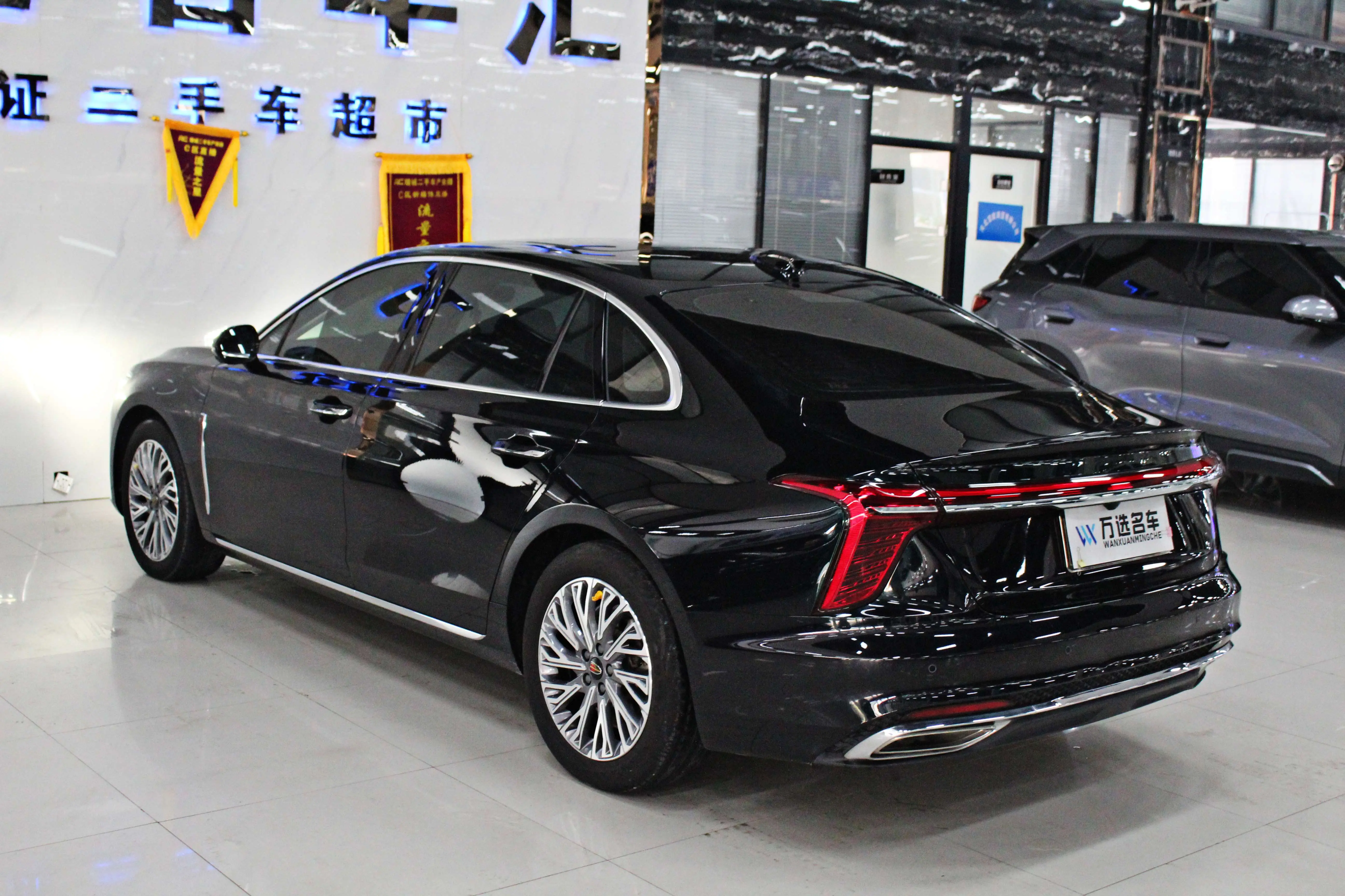 Hongqi H5  из Китая