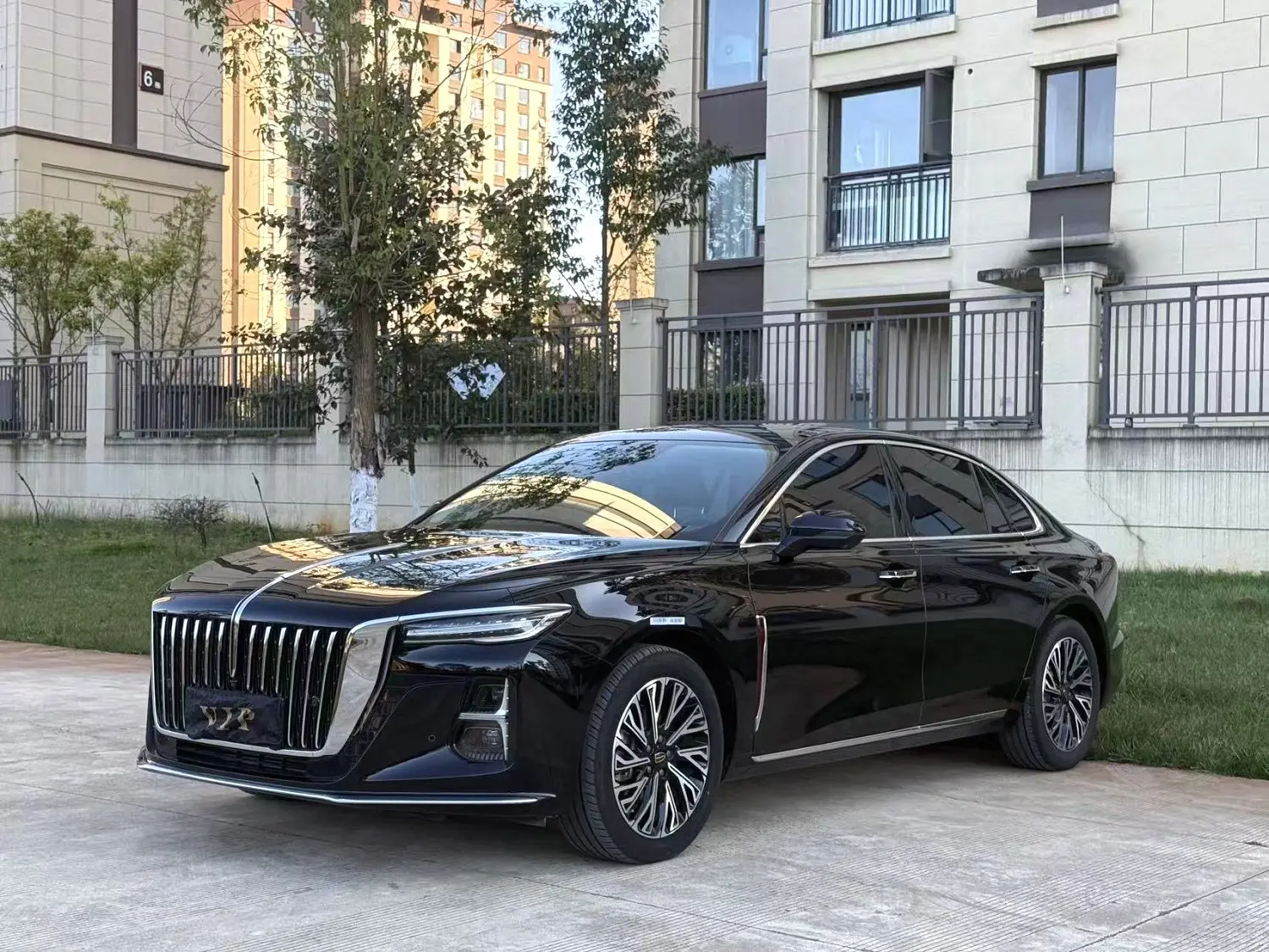 Hongqi H5  из Китая