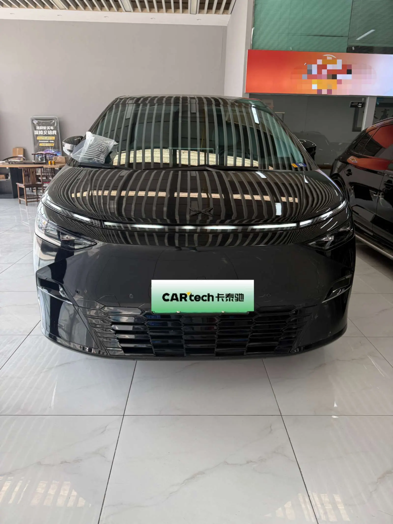 Xpeng X9  из Китая