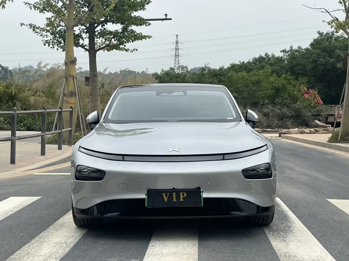 Xpeng P7  из Китая