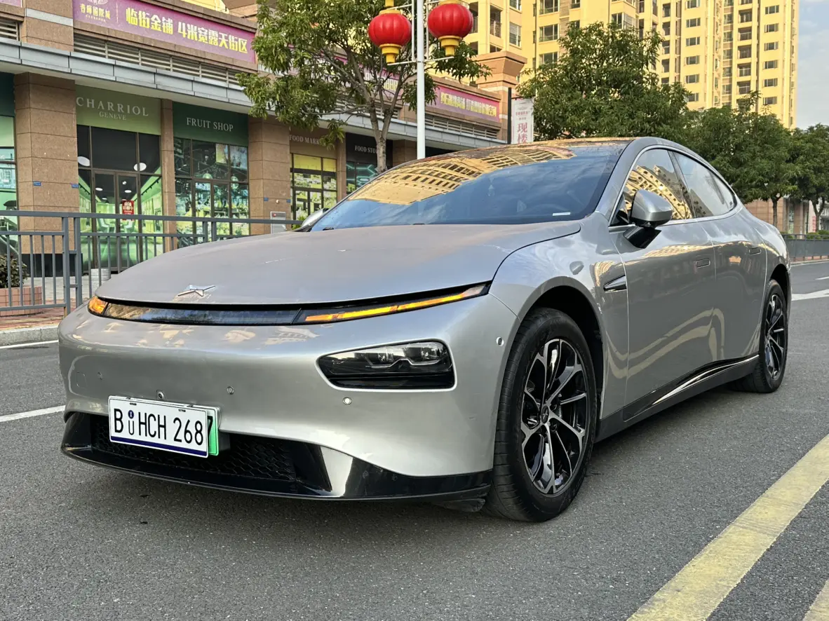 Xpeng P7  из Китая