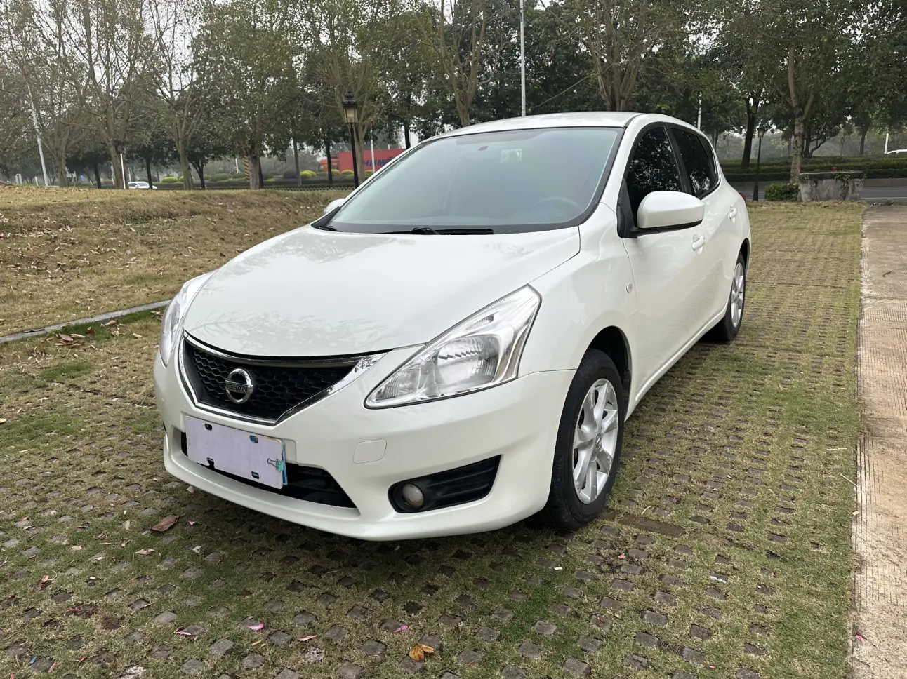 Nissan Tiida  из Китая