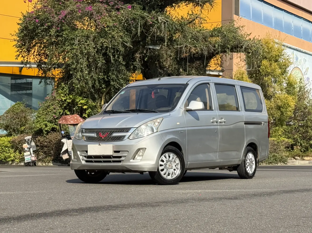 Wuling Rongguang V  из Китая