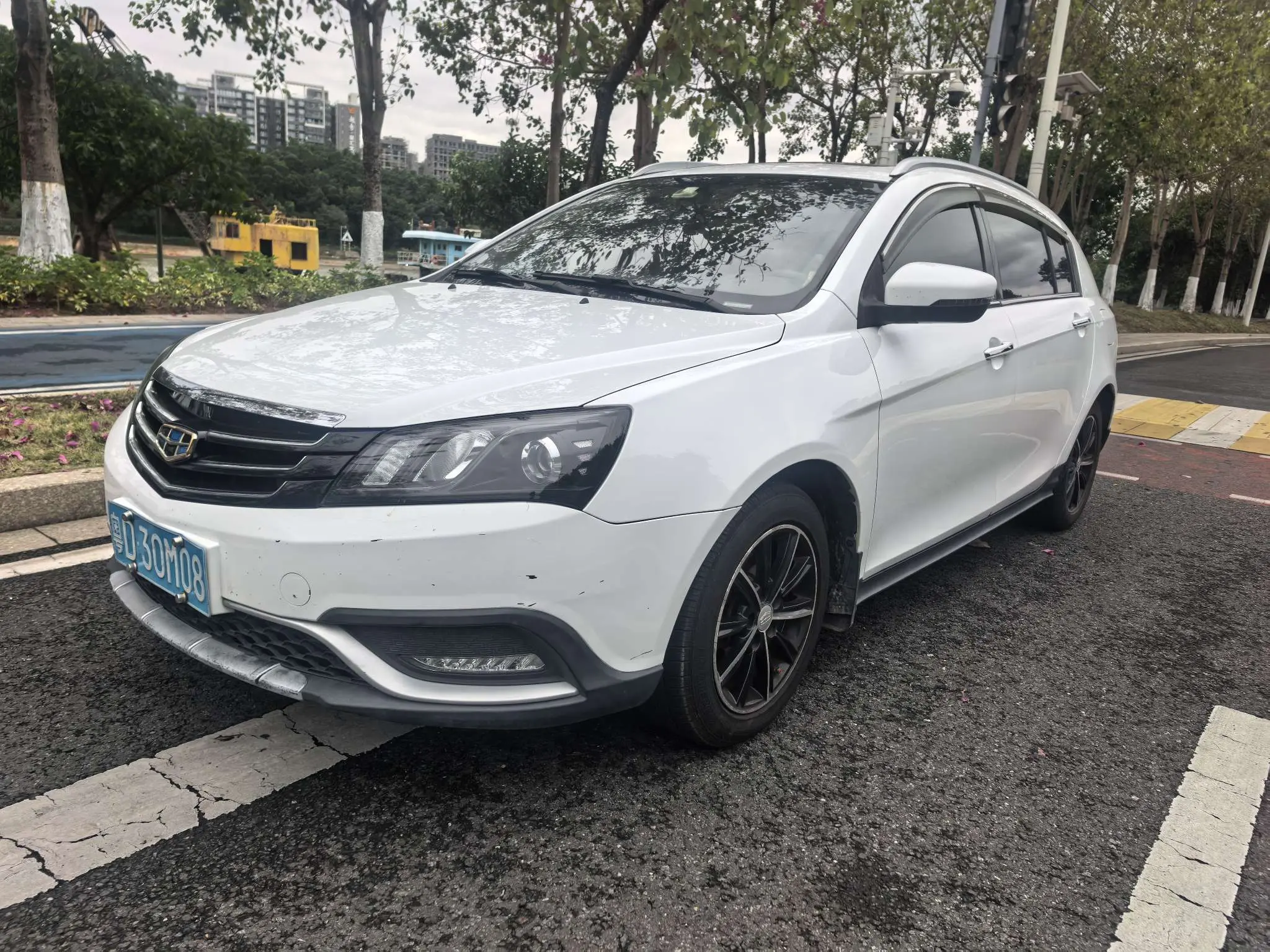 Geely Emgrand  из Китая