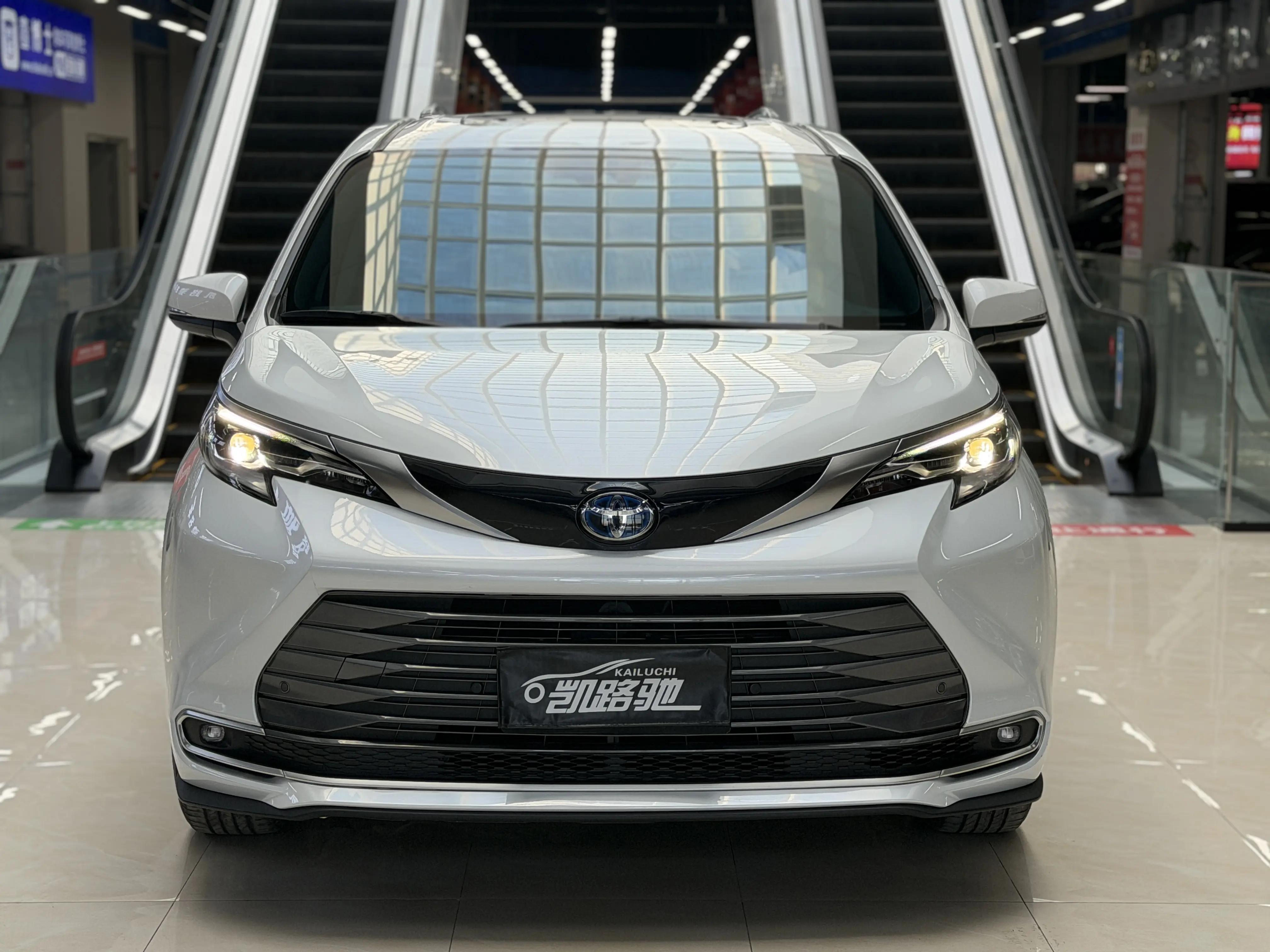 Toyota Sienna  из Китая