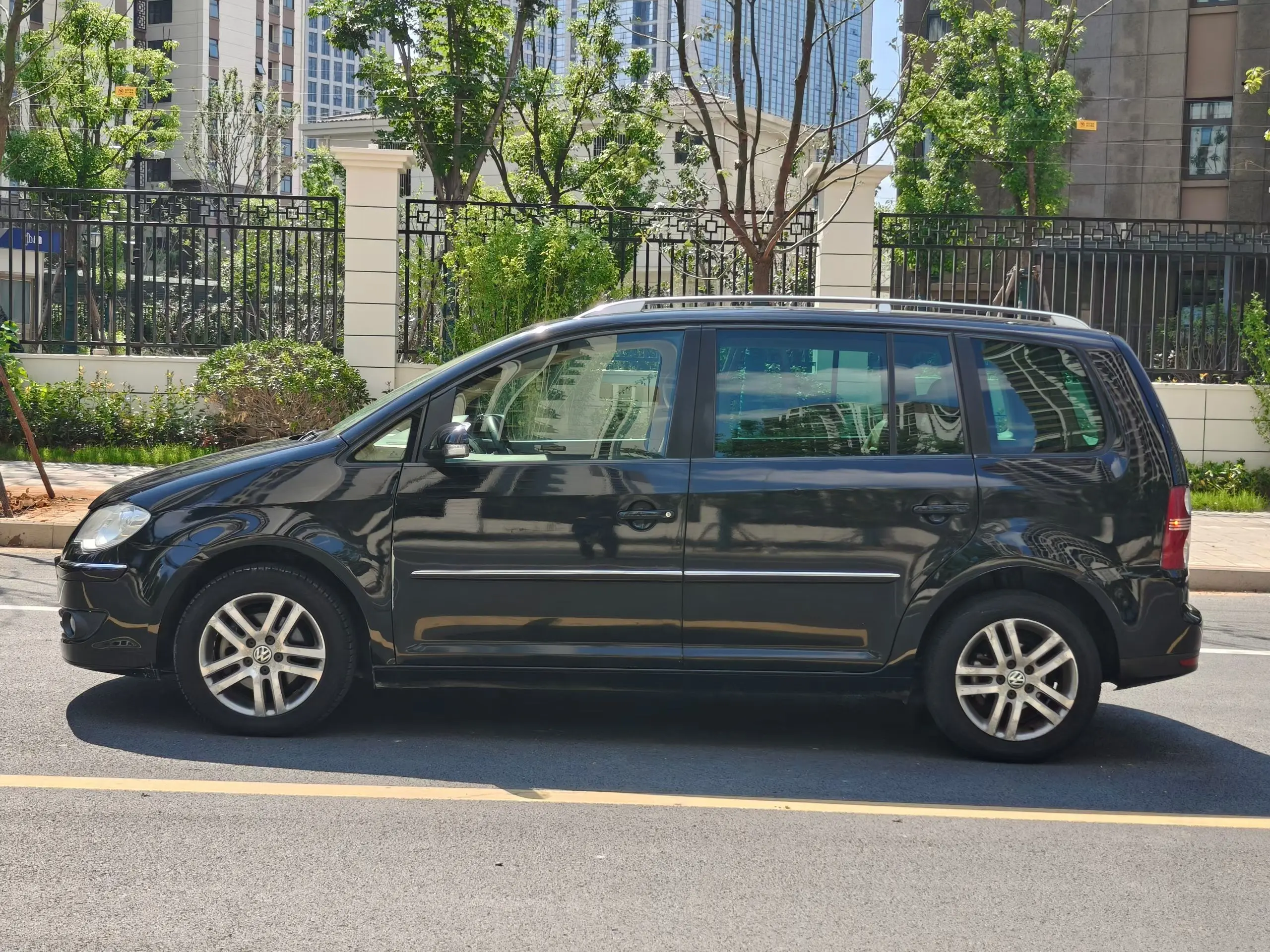 Volkswagen Touran  из Китая