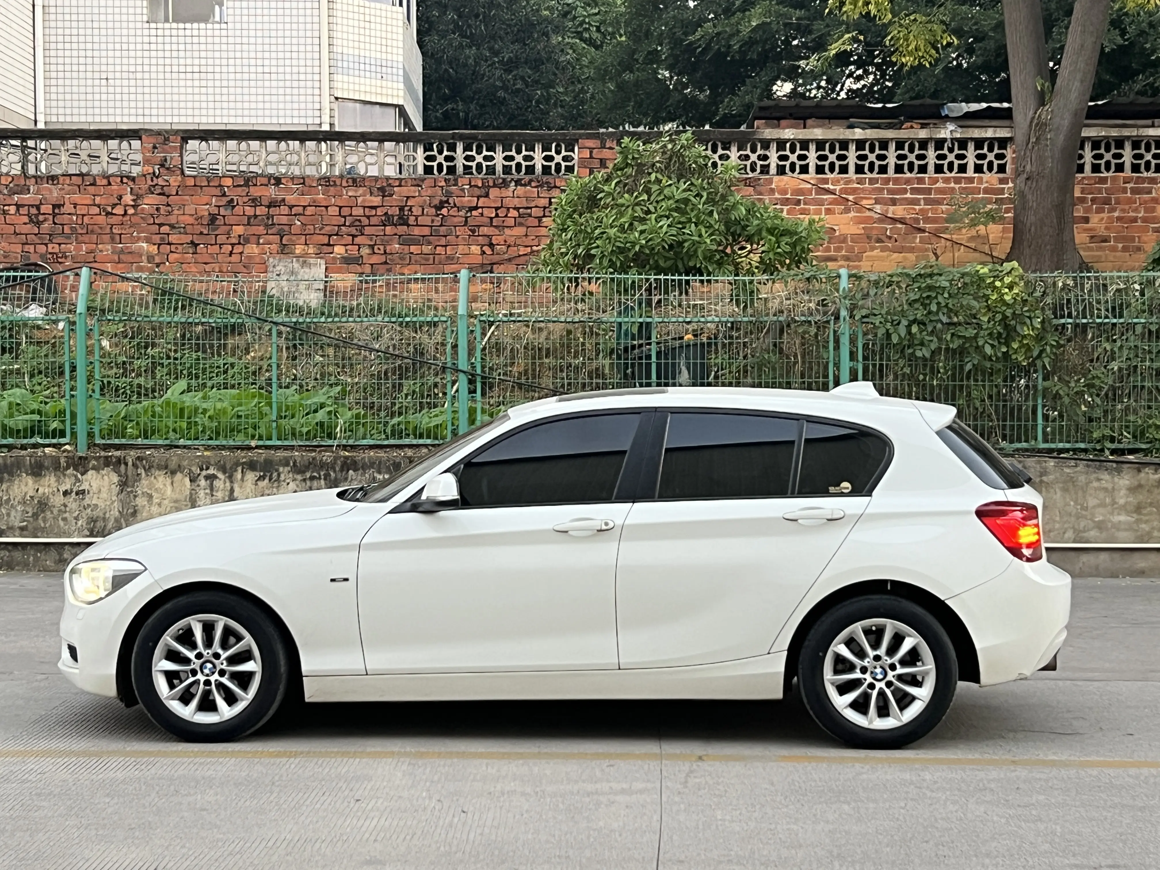 BMW 1 Series  из Китая