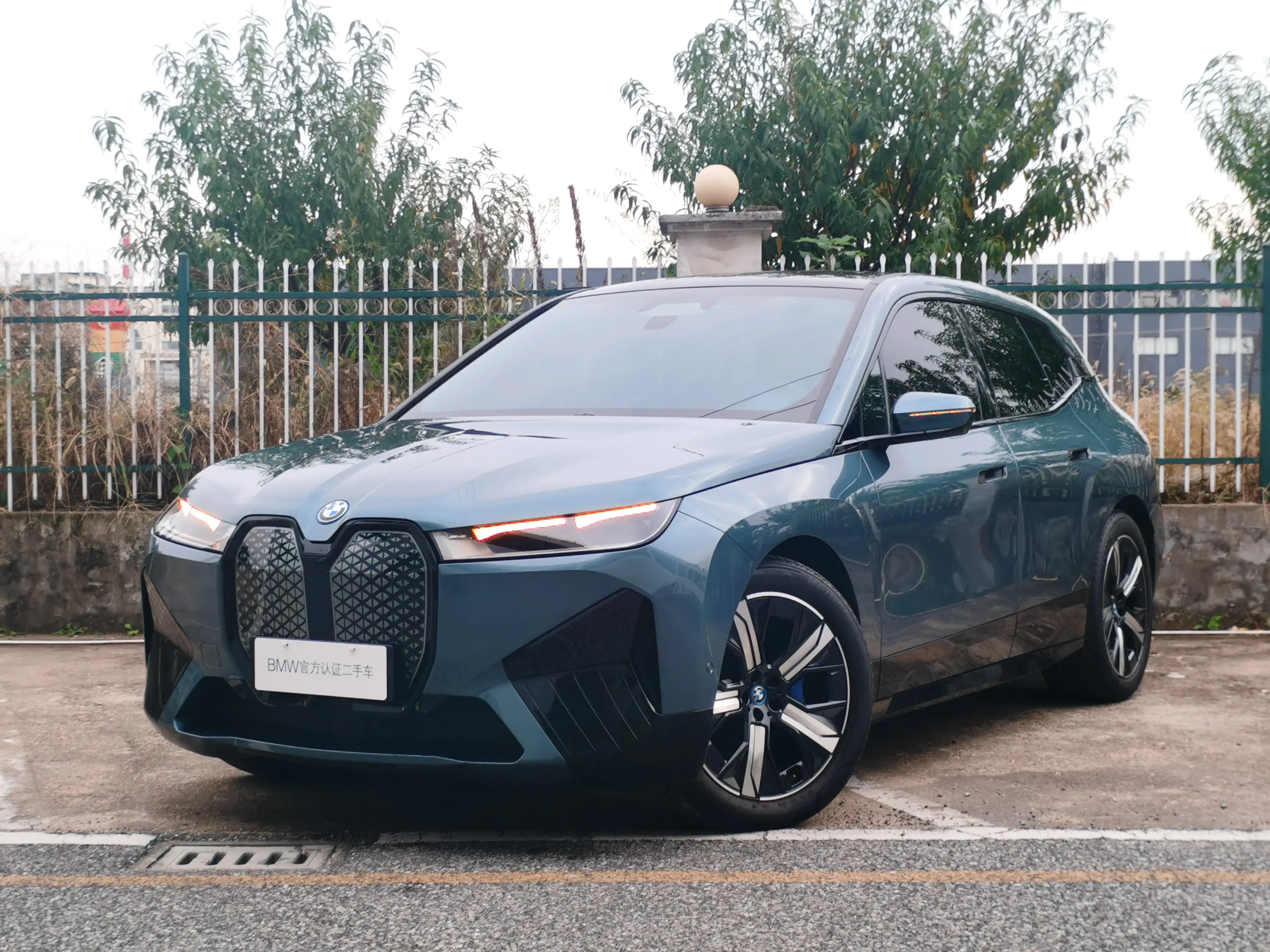 BMW iX  из Китая