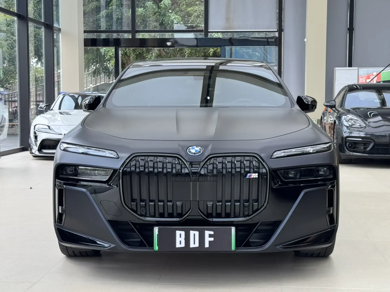 BMW i7  из Китая