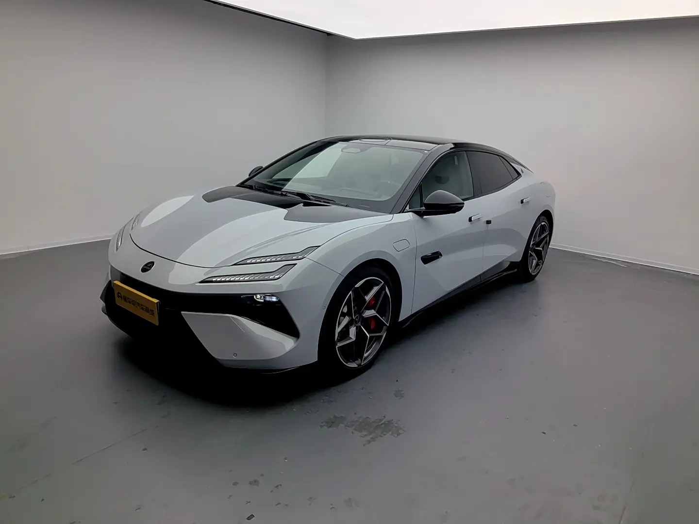 Lotus Emeya  из Китая