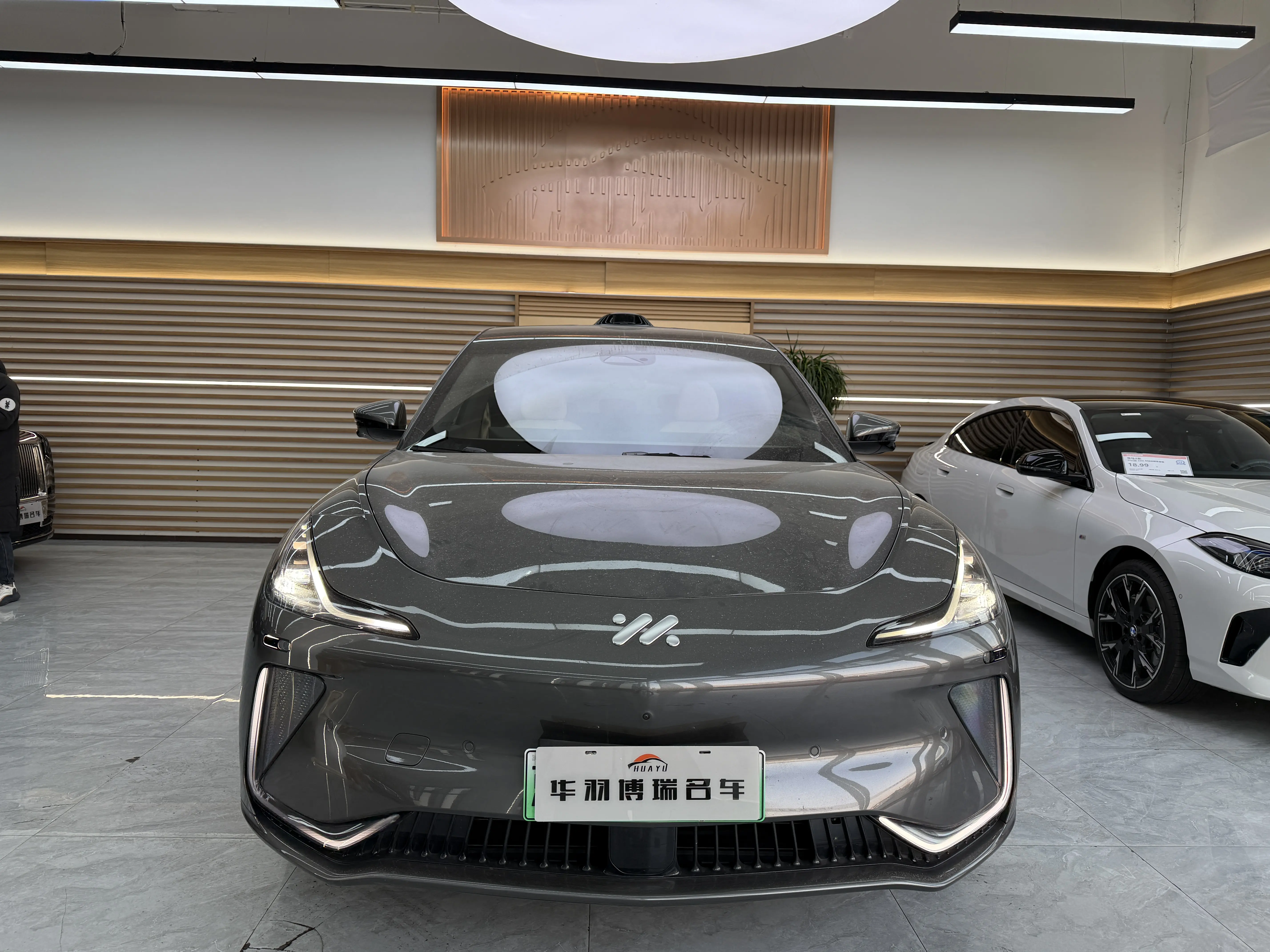 Zhiji LS7  из Китая