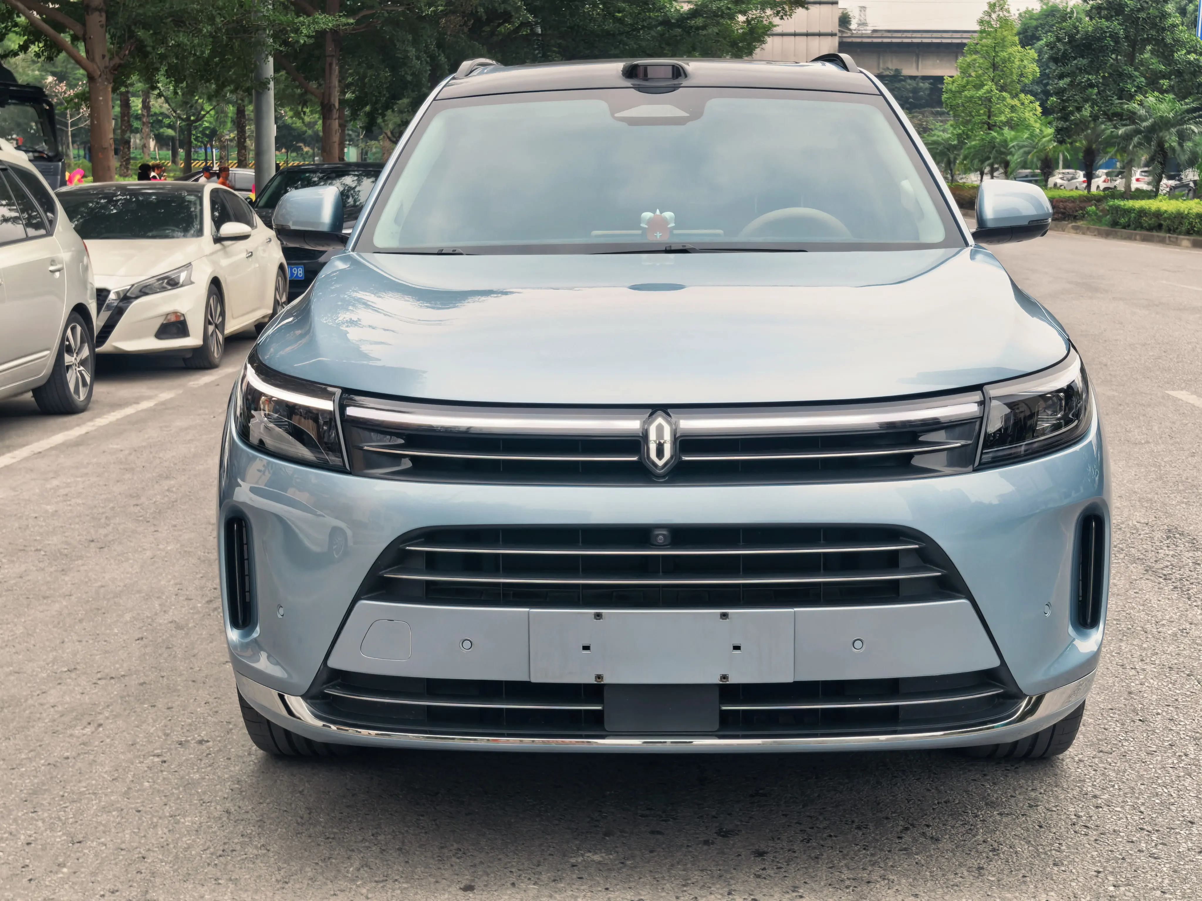 AITO M7 (Wenjie M7)  из Китая