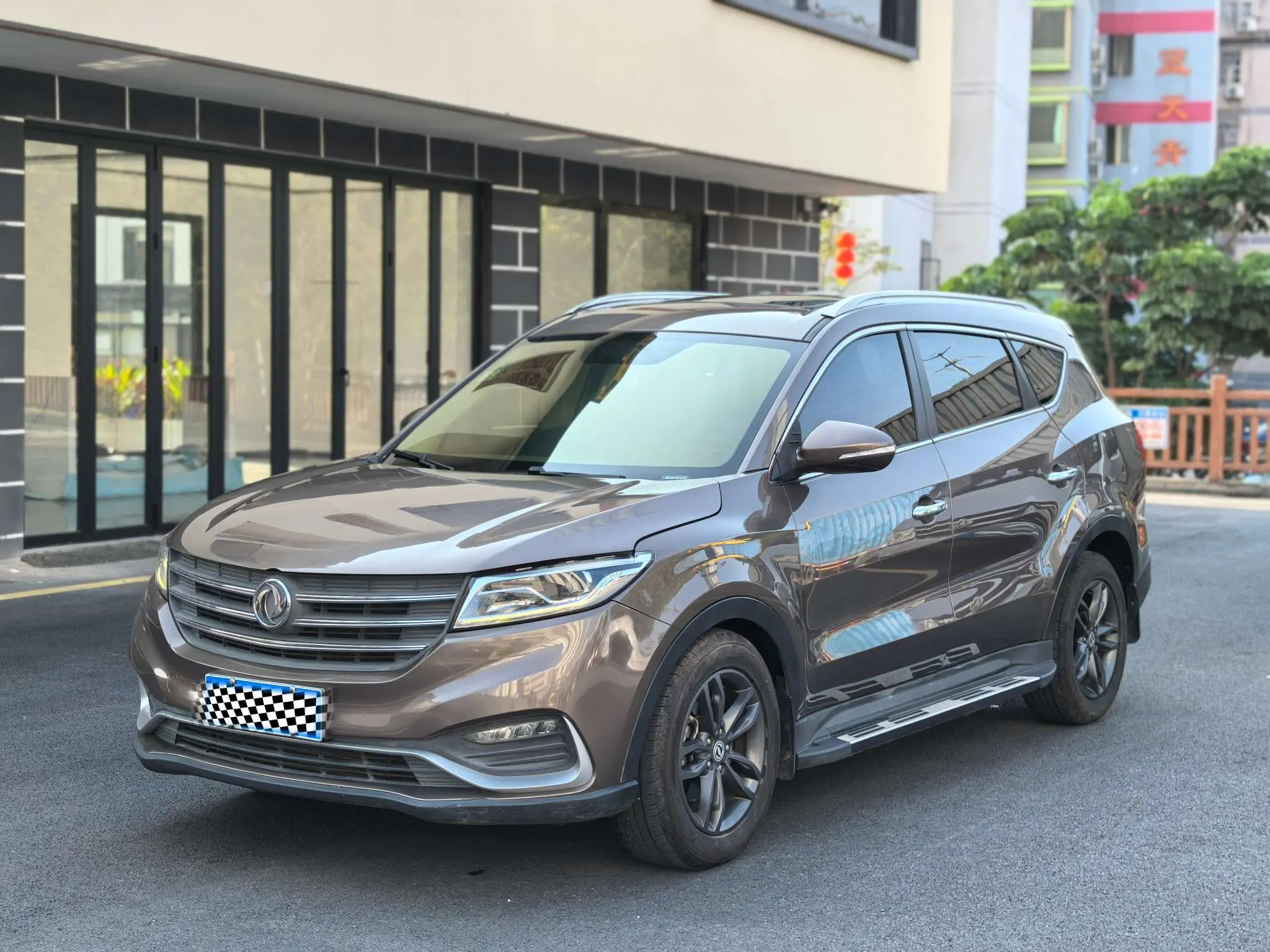 Dongfeng Fengon 580  из Китая