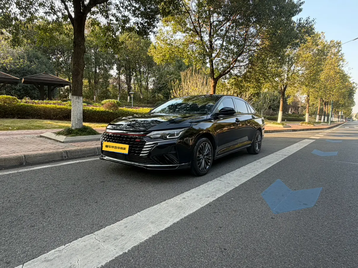 Dongfeng Yixuan MAX  из Китая