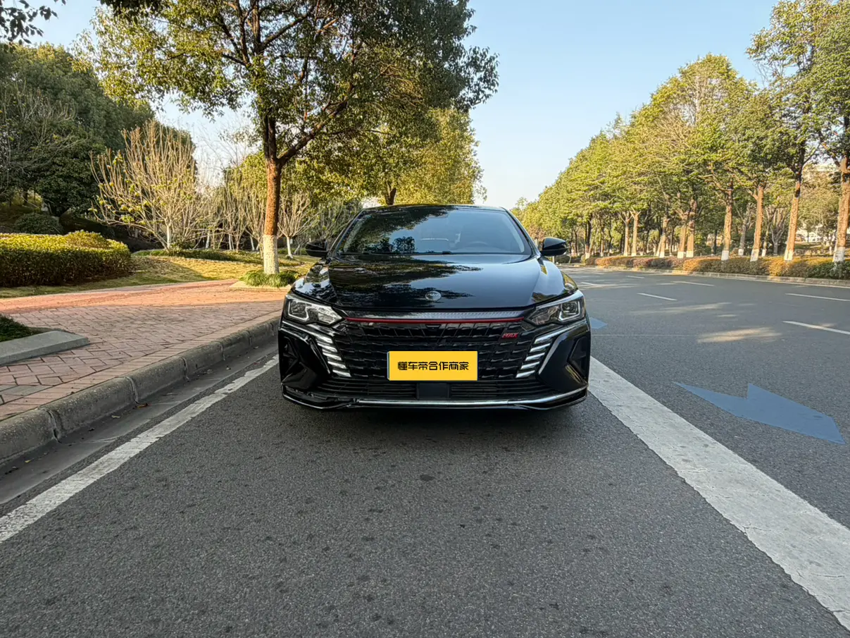 Dongfeng Yixuan MAX  из Китая