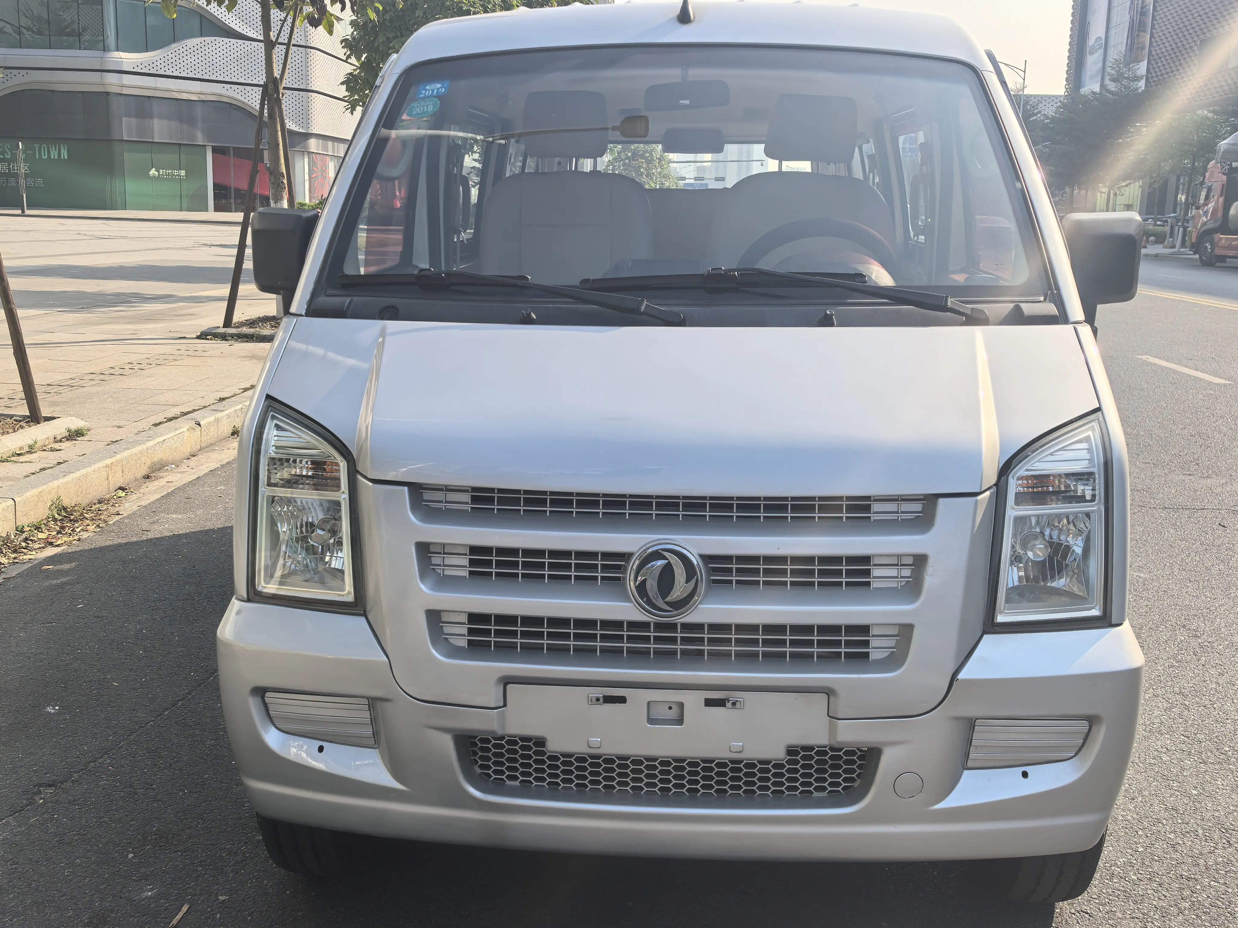 Dongfeng Xiaokang C36  из Китая
