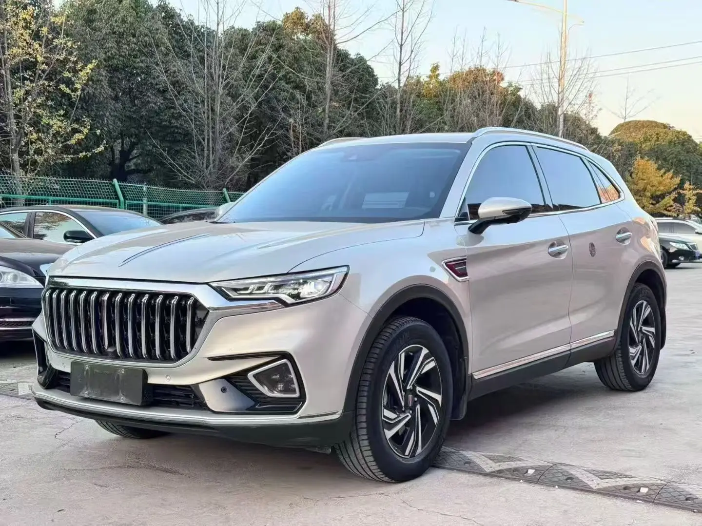 Hongqi HS5  из Китая