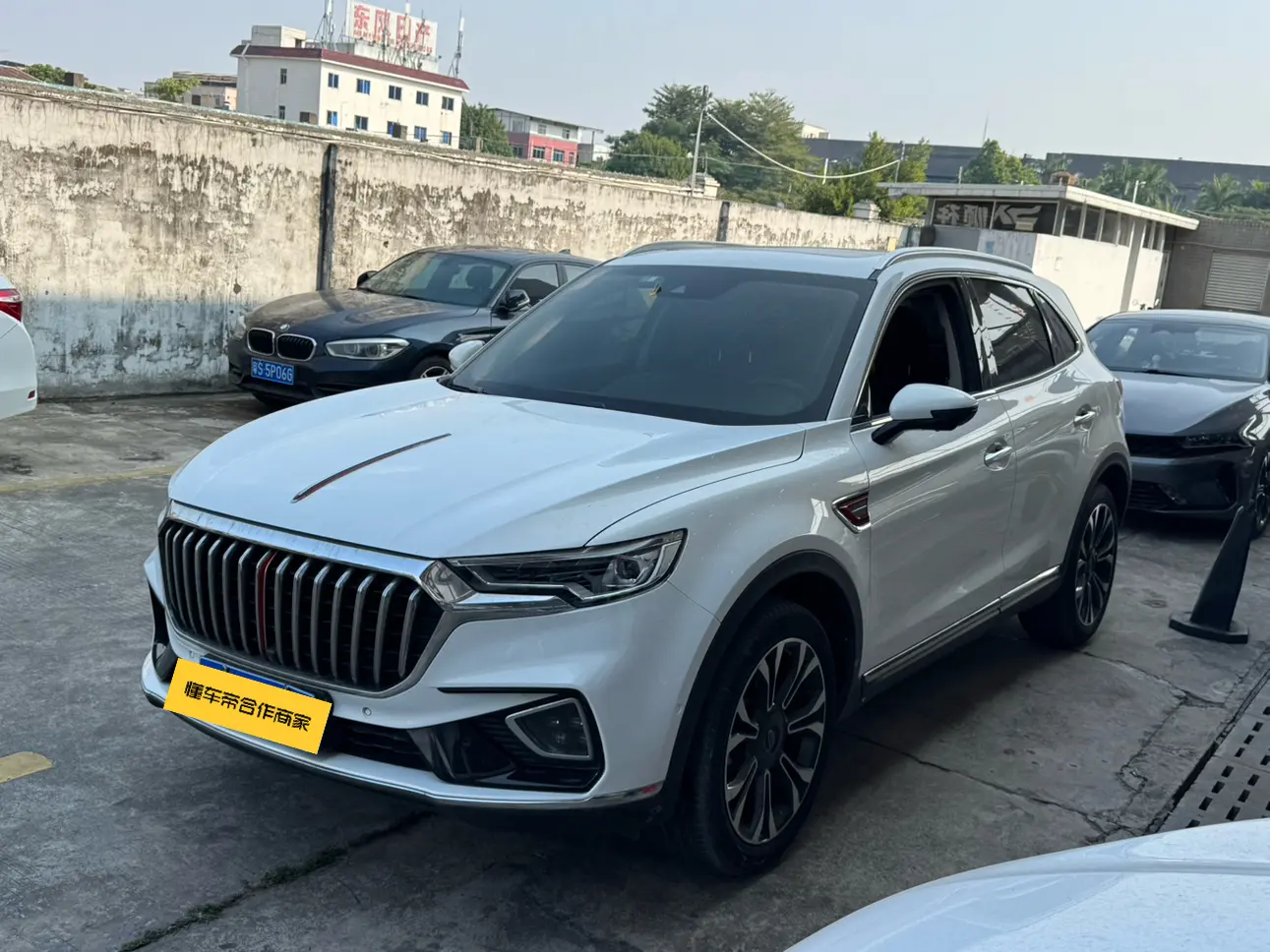 Hongqi HS5  из Китая