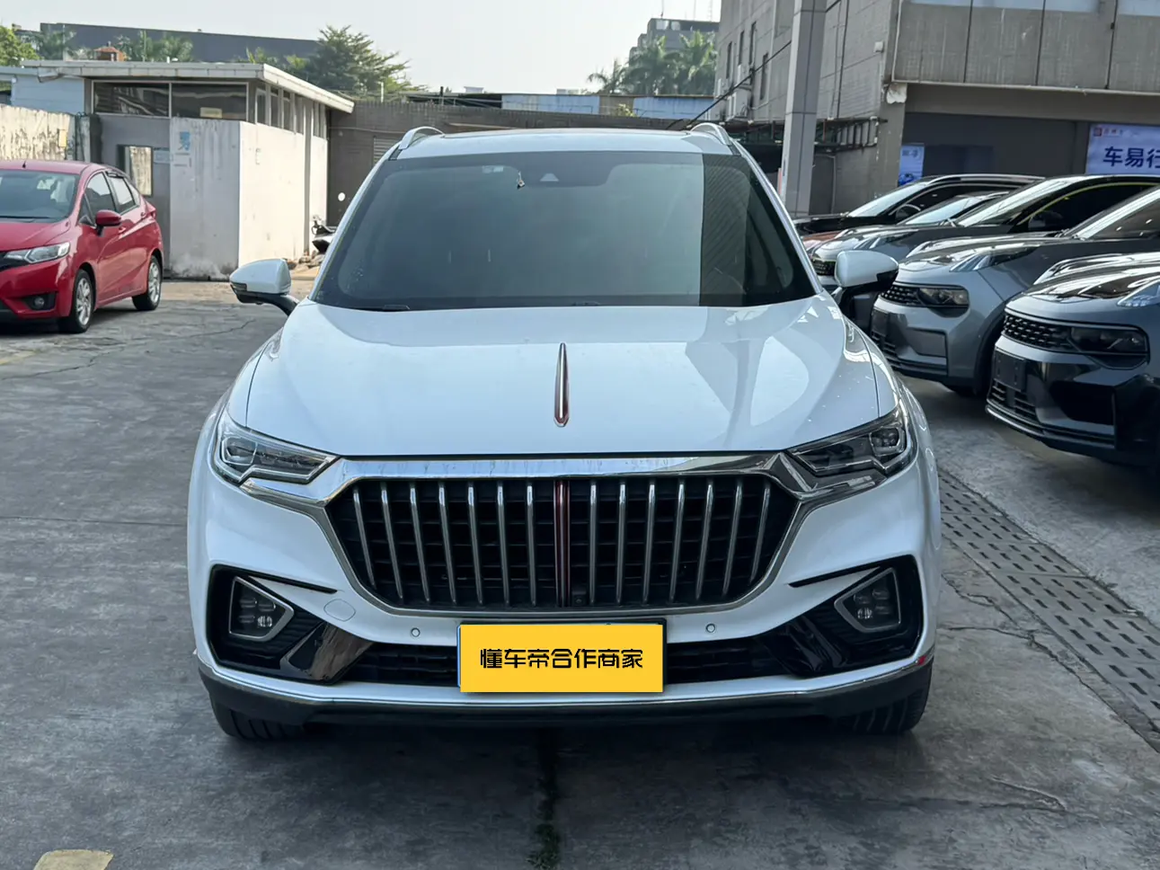 Hongqi HS5  из Китая