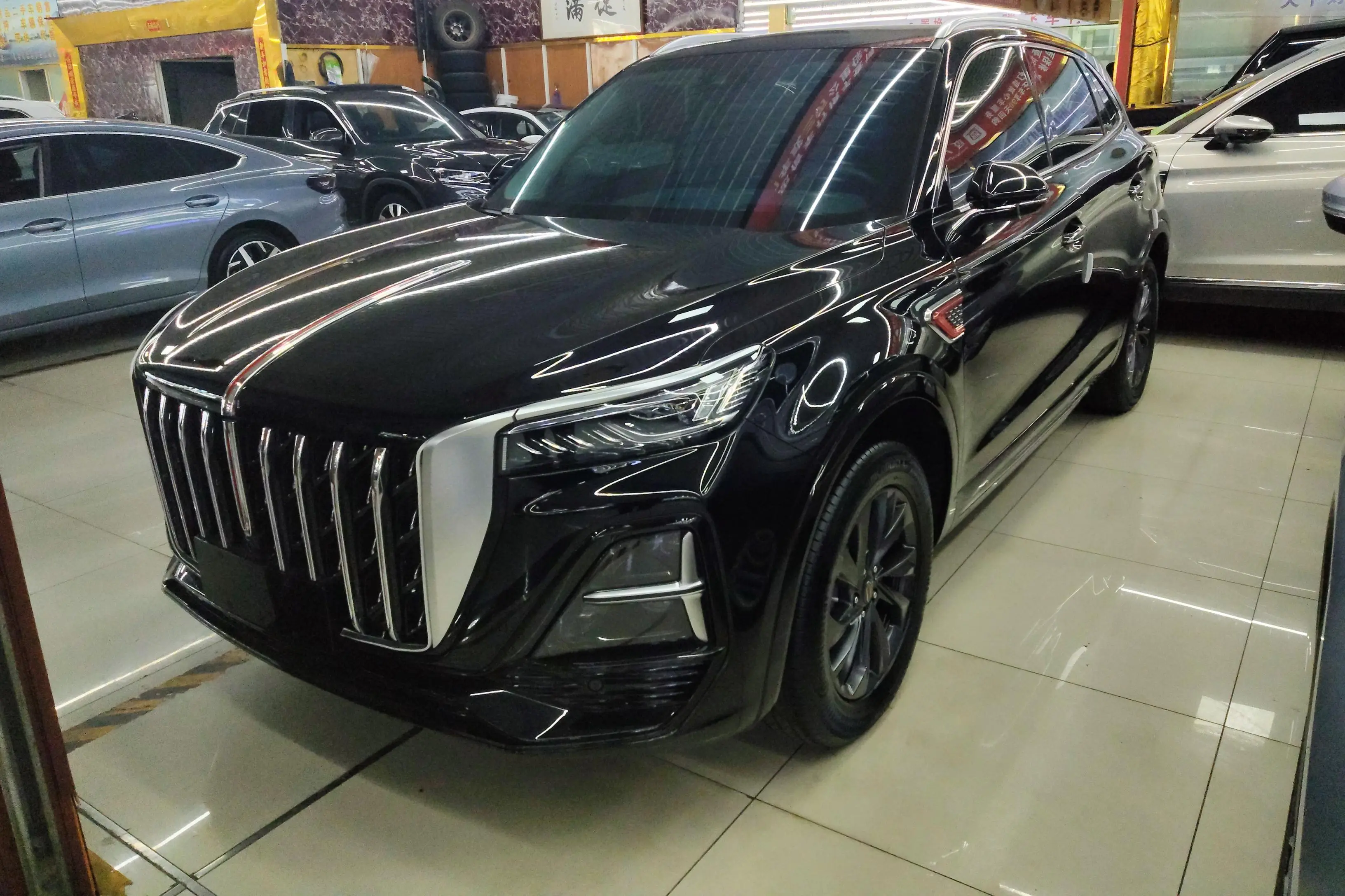 Hongqi HS5  из Китая