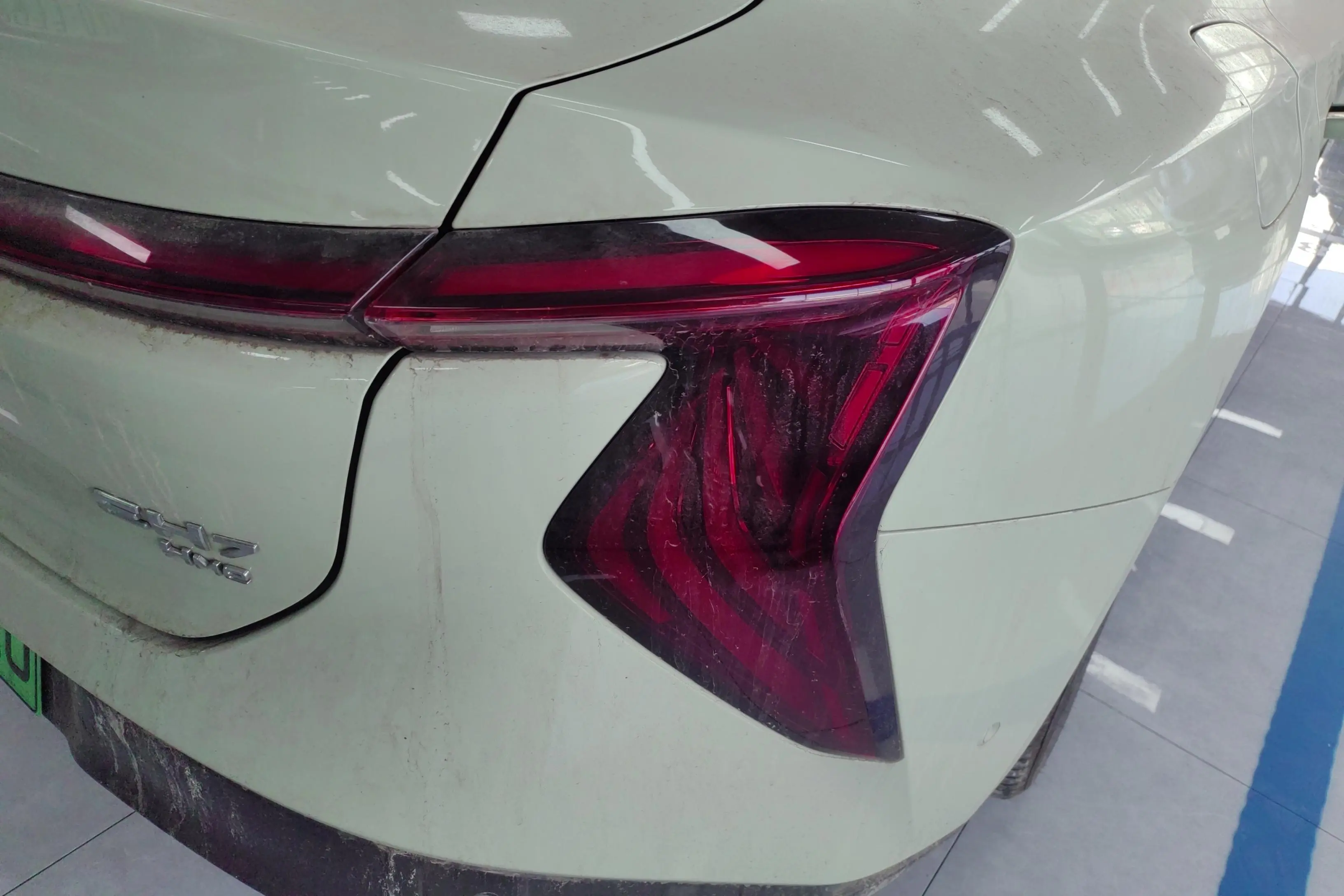 Hongqi EH7  из Китая