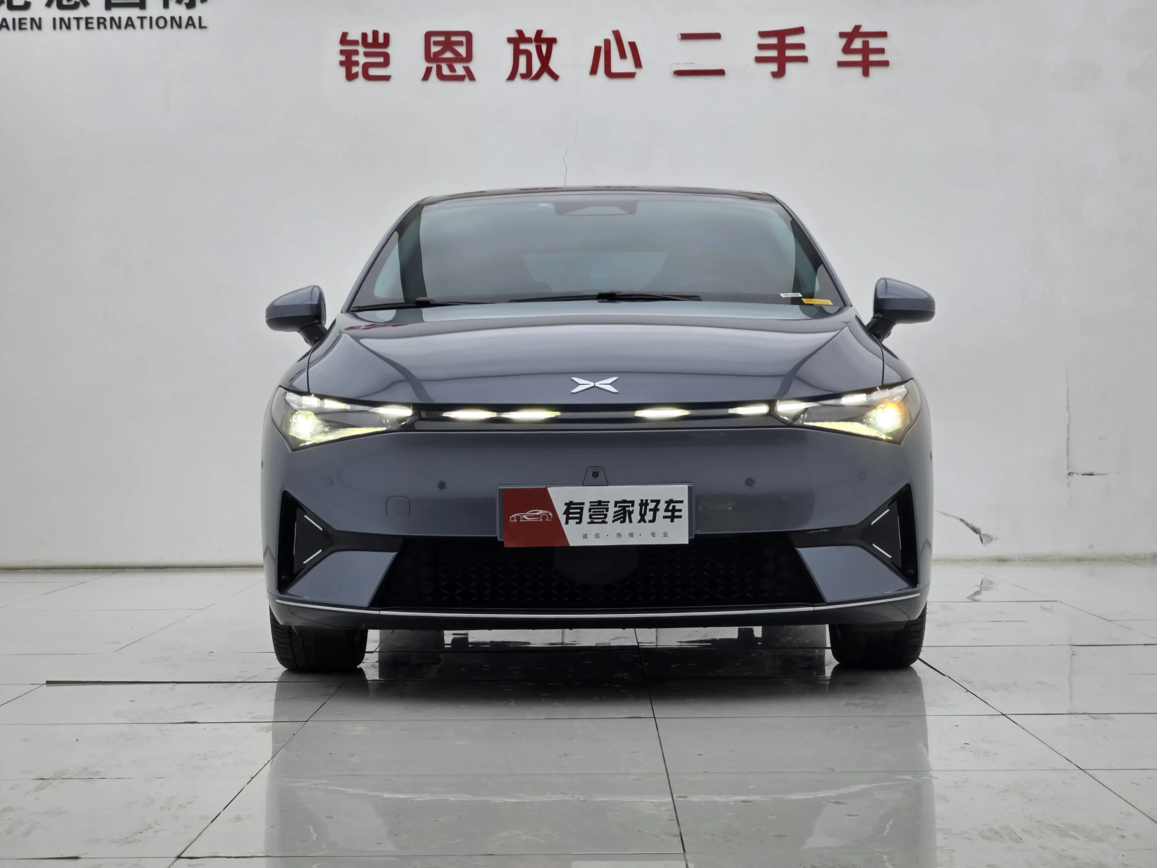 Xpeng P5  из Китая