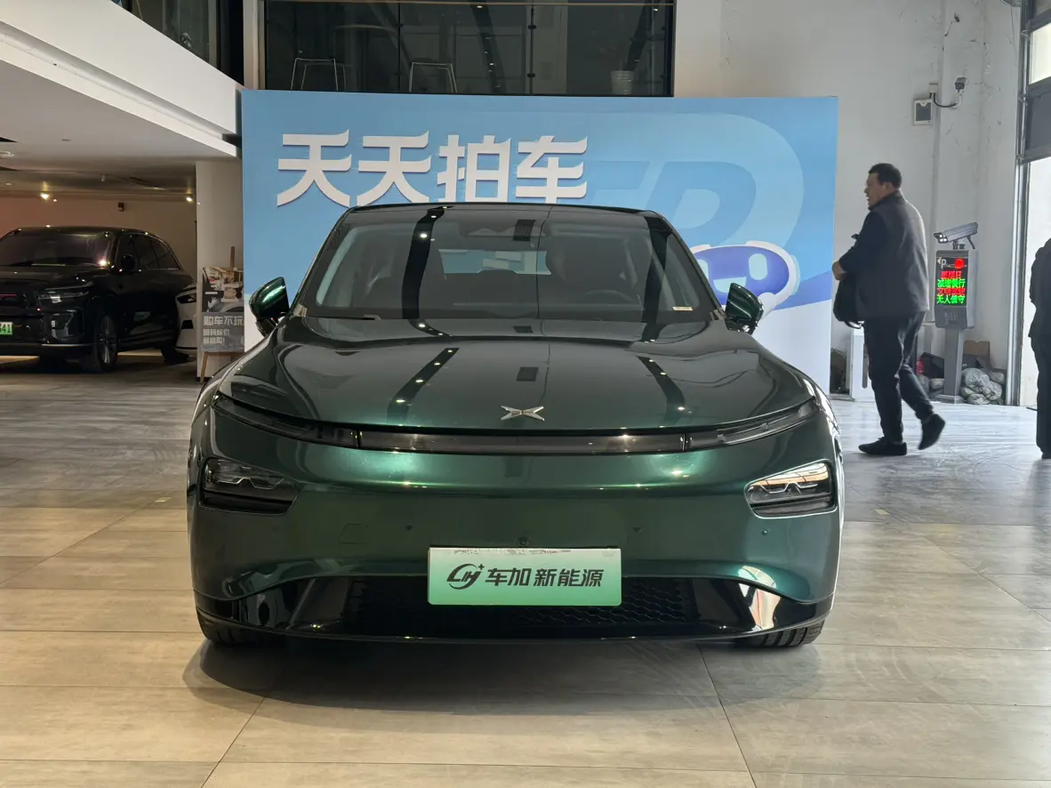 Xpeng P7  из Китая