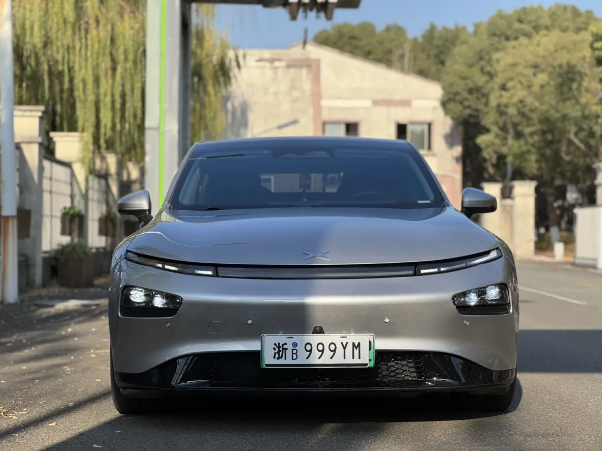 Xpeng P7  из Китая