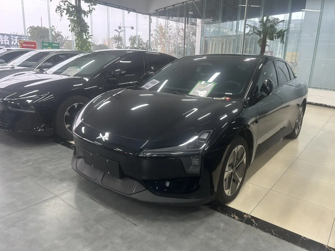 Xpeng Xiaopeng MONA M03  из Китая