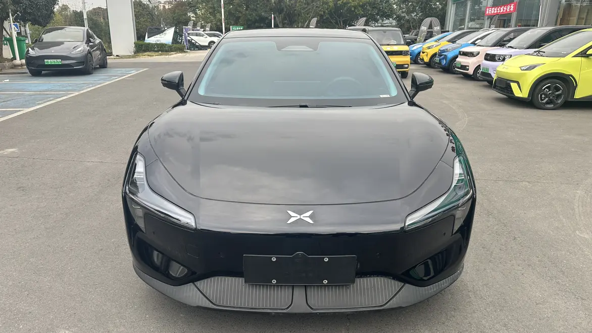 Xpeng Xiaopeng MONA M03  из Китая