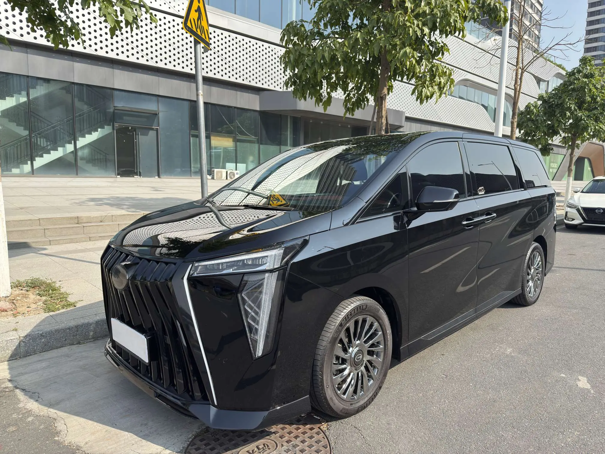 GAC Trumpchi M8  из Китая