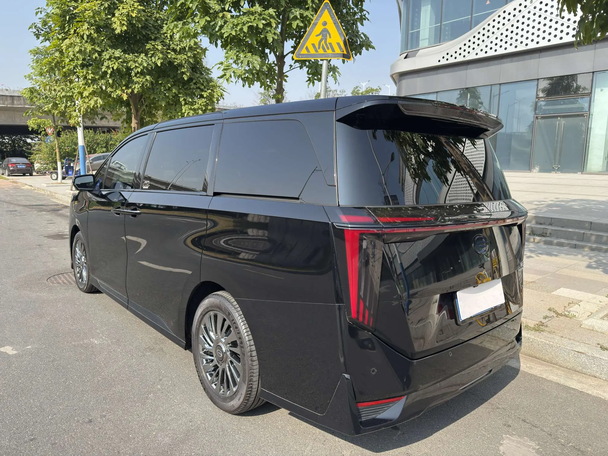 GAC Trumpchi M8  из Китая