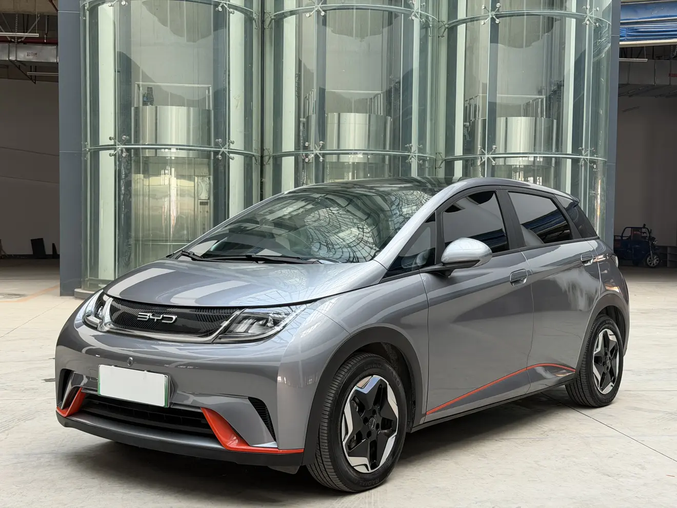 BYD Dolphin  из Китая