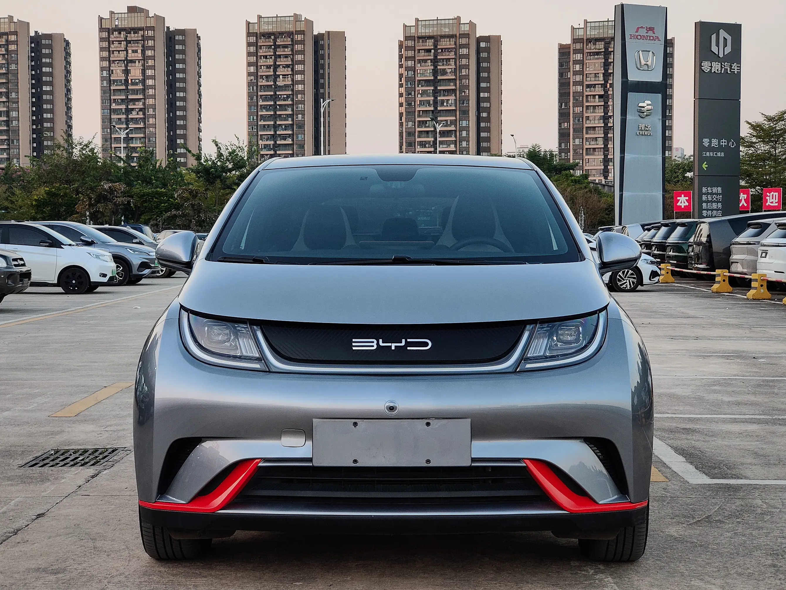 BYD Dolphin  из Китая