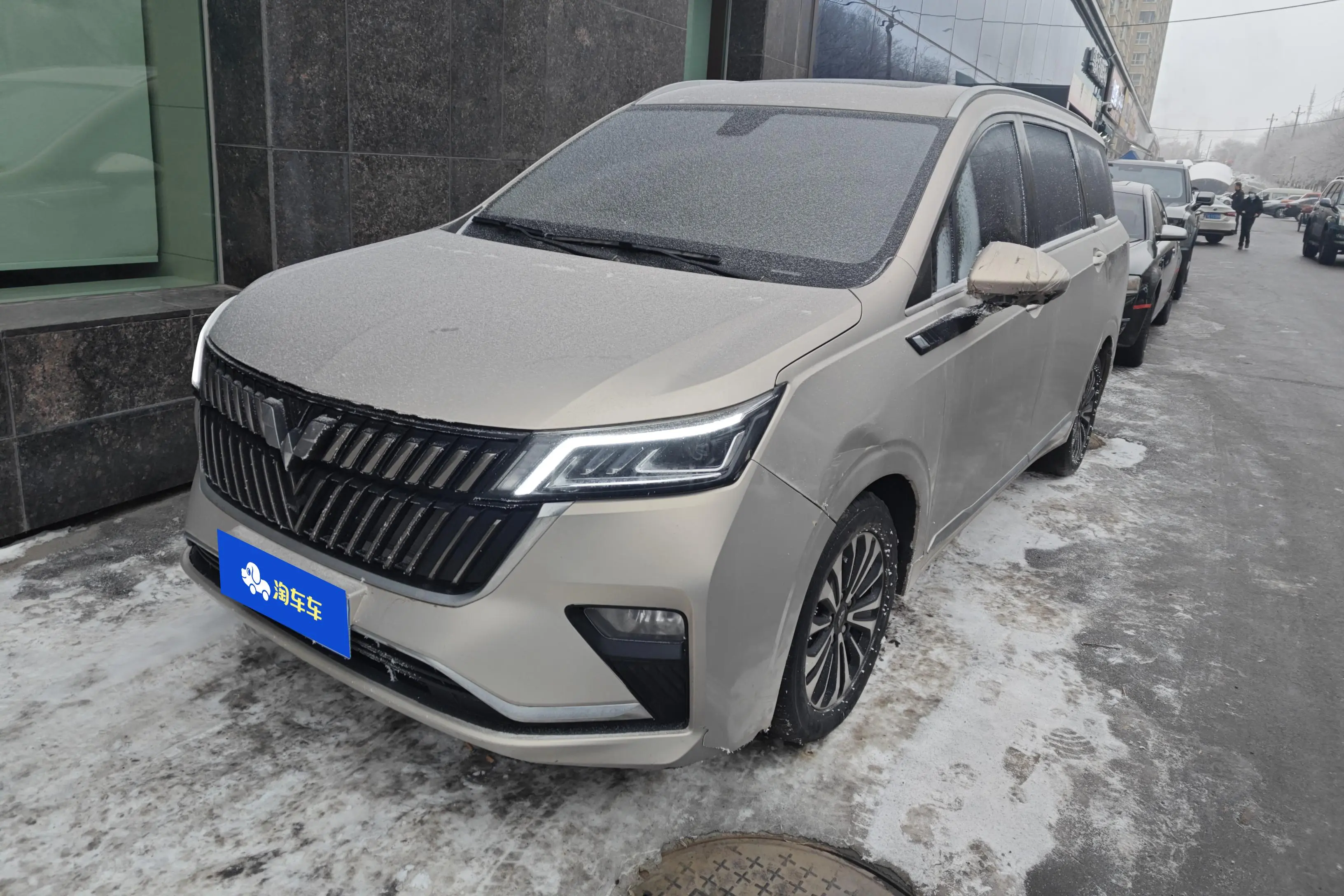 Wuling Jiachen  из Китая