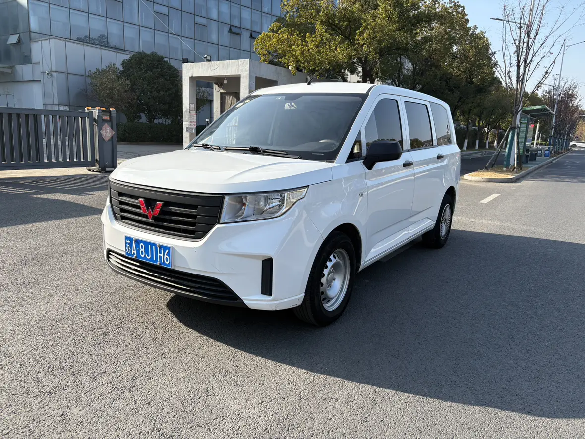 Wuling Hongguang PLUS  из Китая