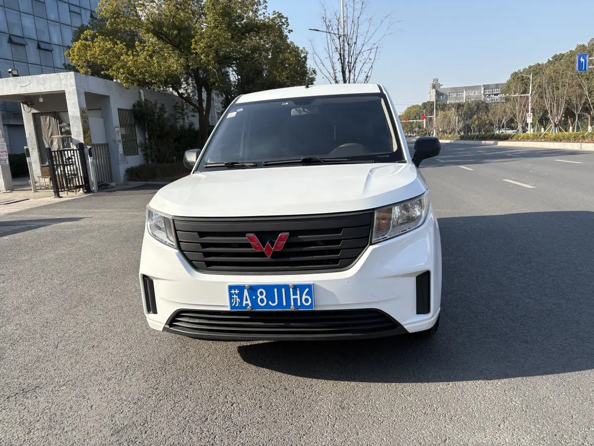 Wuling Hongguang PLUS  из Китая