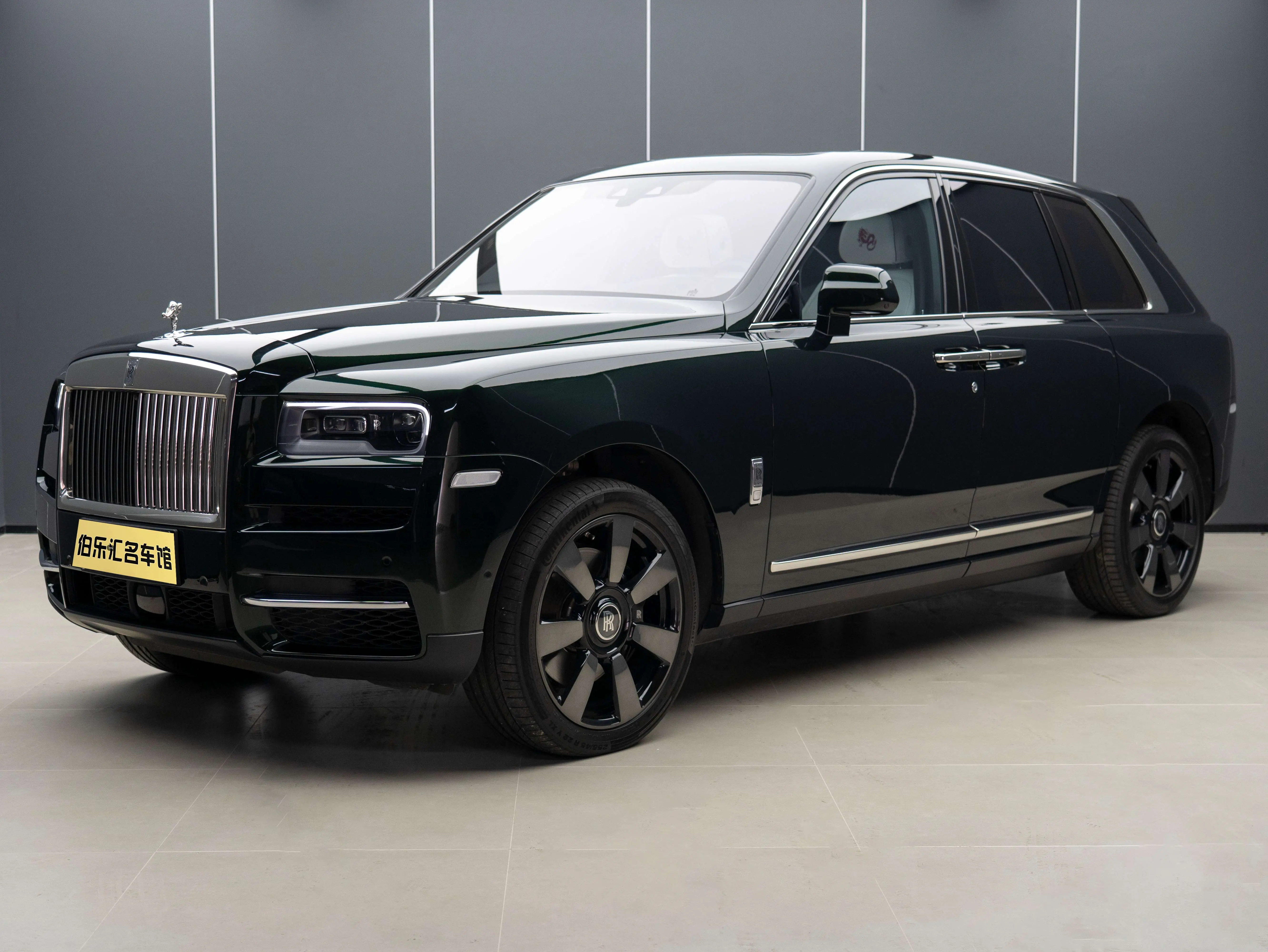 Rolls Royce Cullinan  из Китая