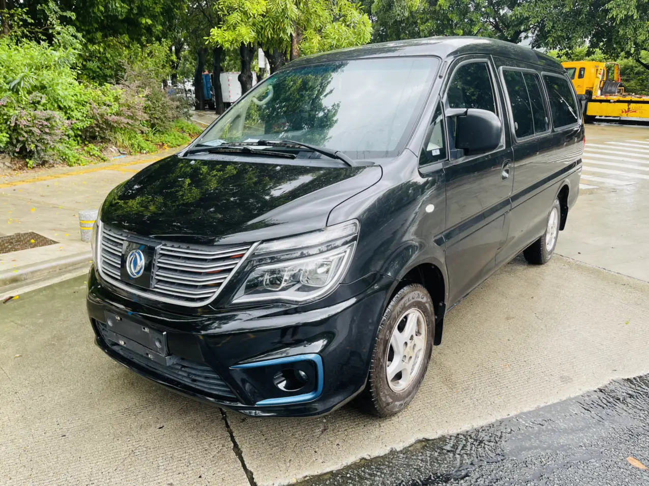 Forthing Lingzhi New Energy  из Китая