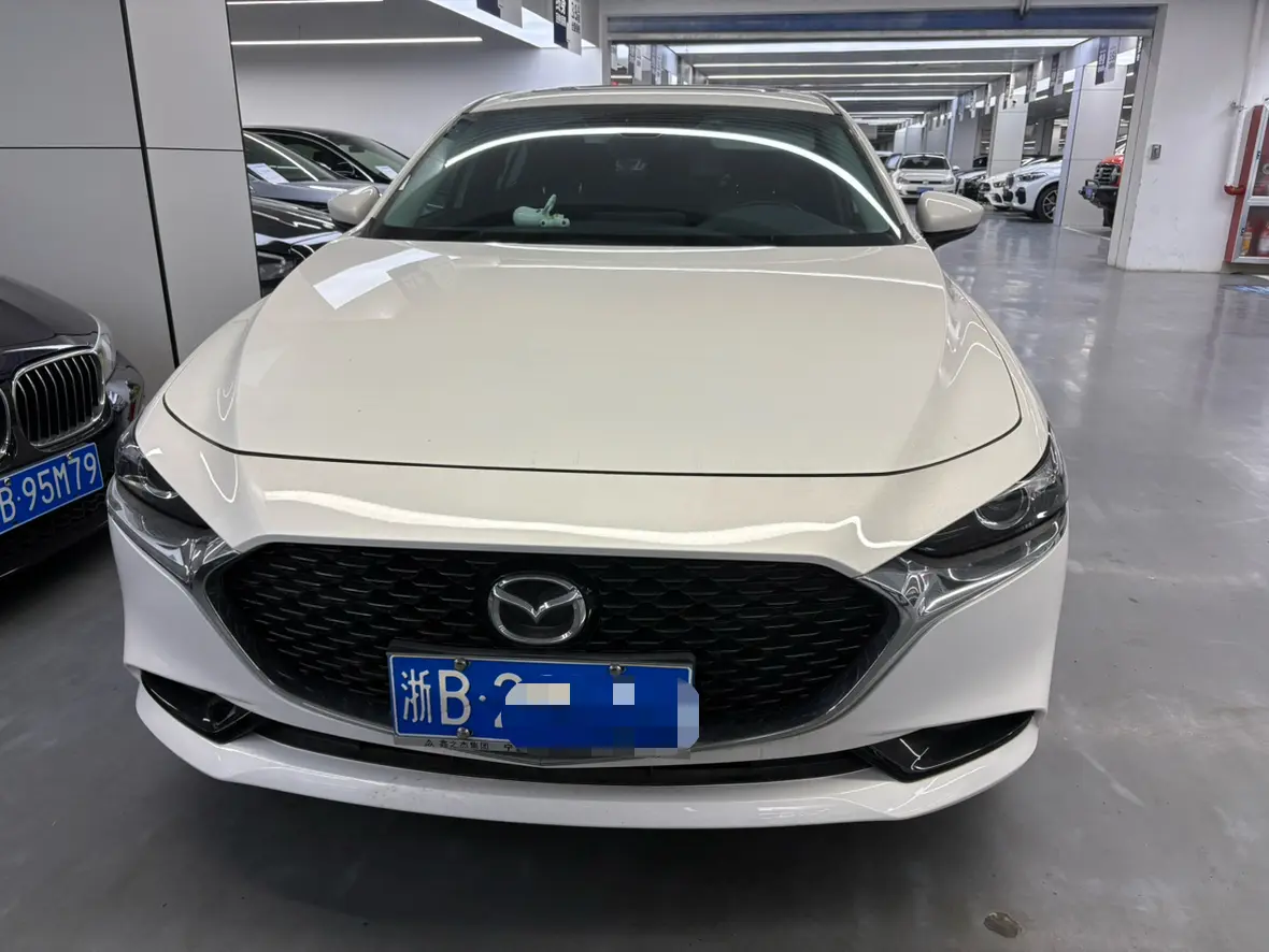 Mazda Axela (Mazda3)  из Китая