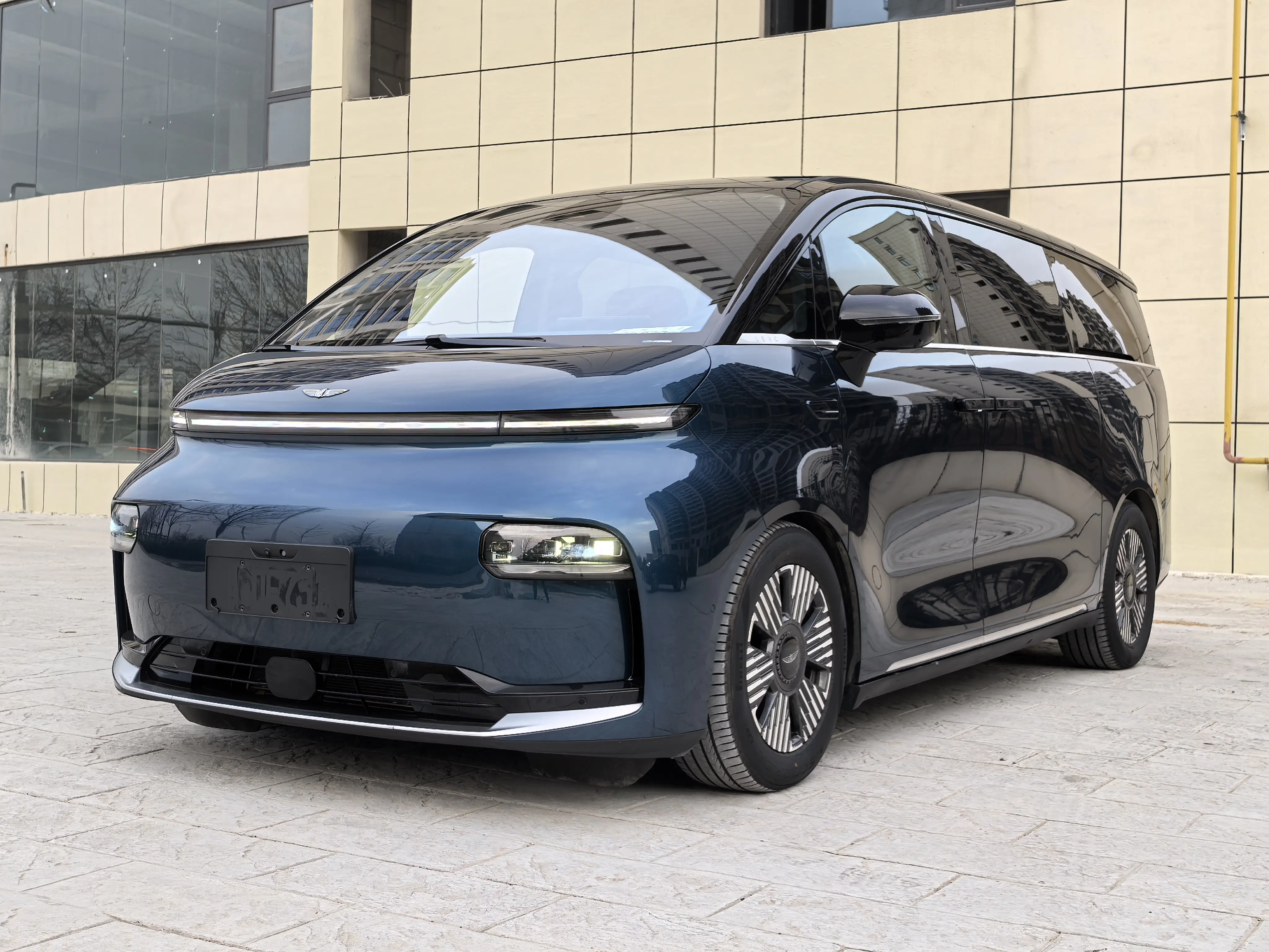 Geely Yizhen L380  из Китая