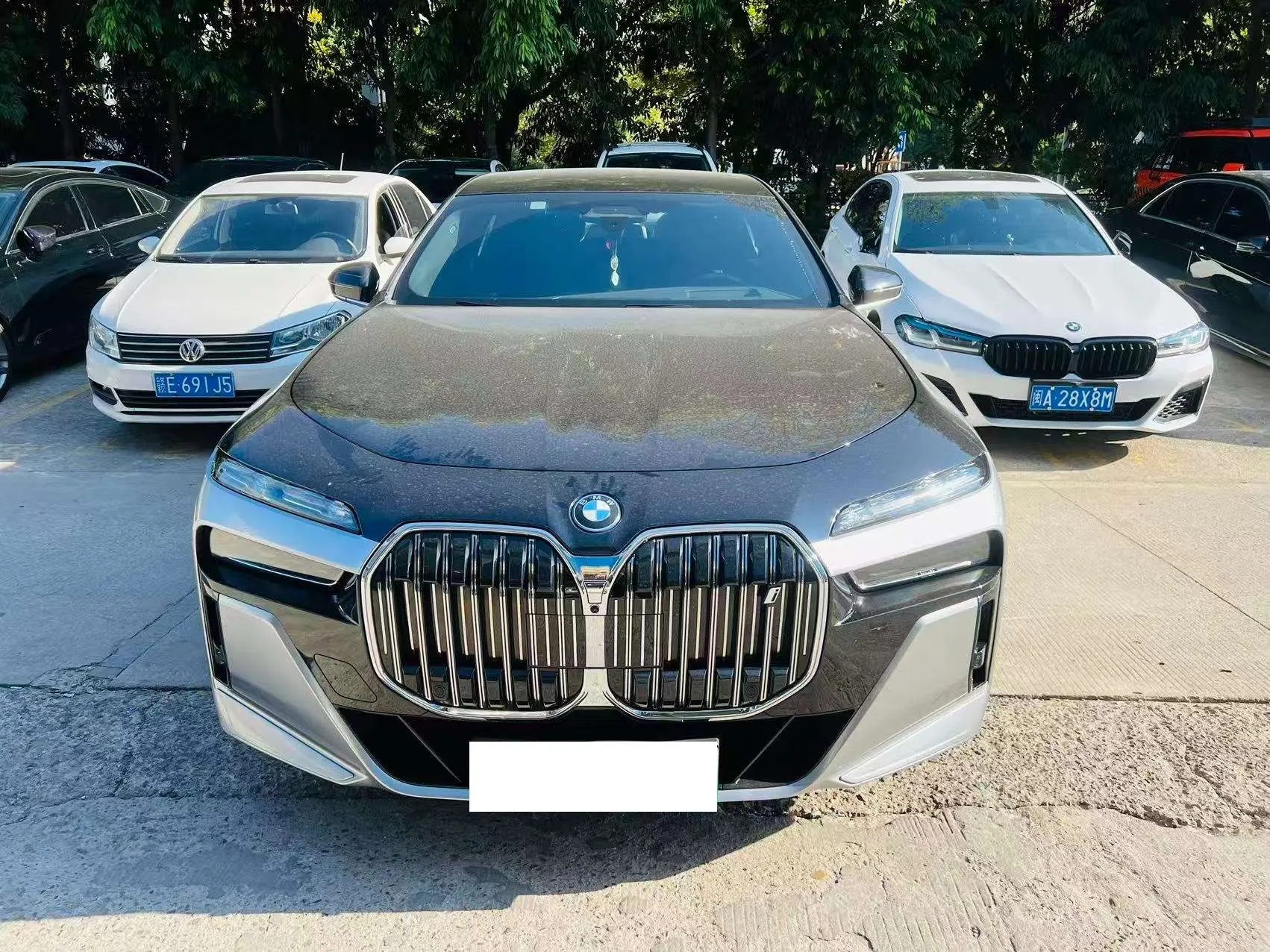 BMW i7  из Китая