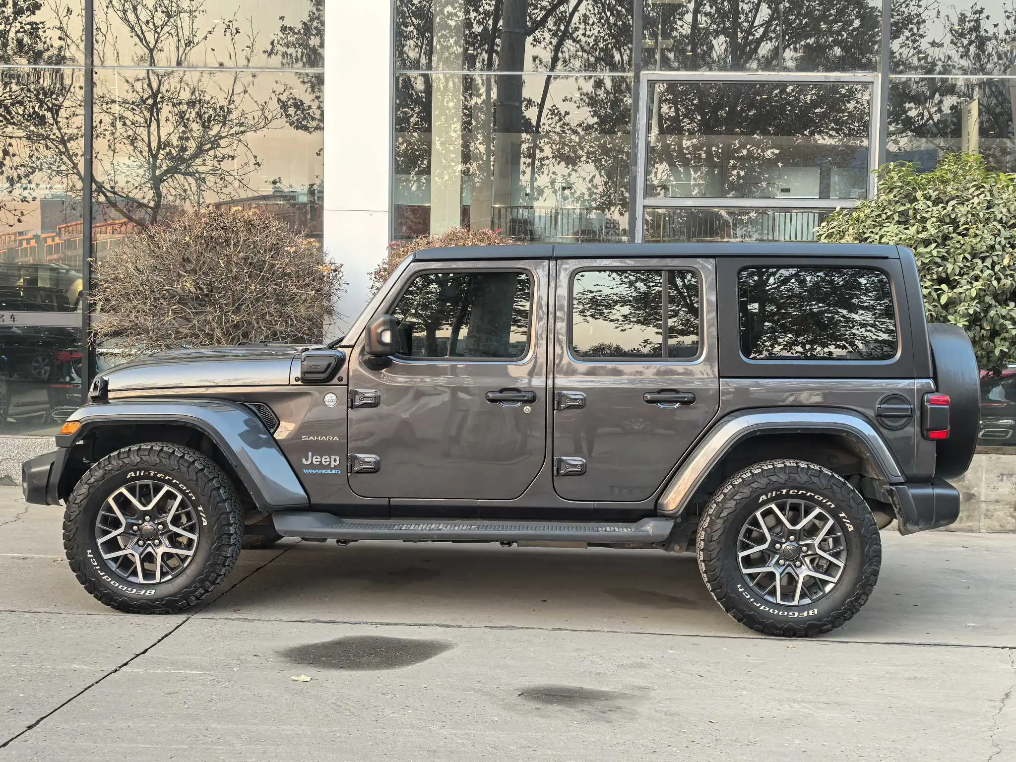 Jeep Wrangler 4xe PHEV  из Китая